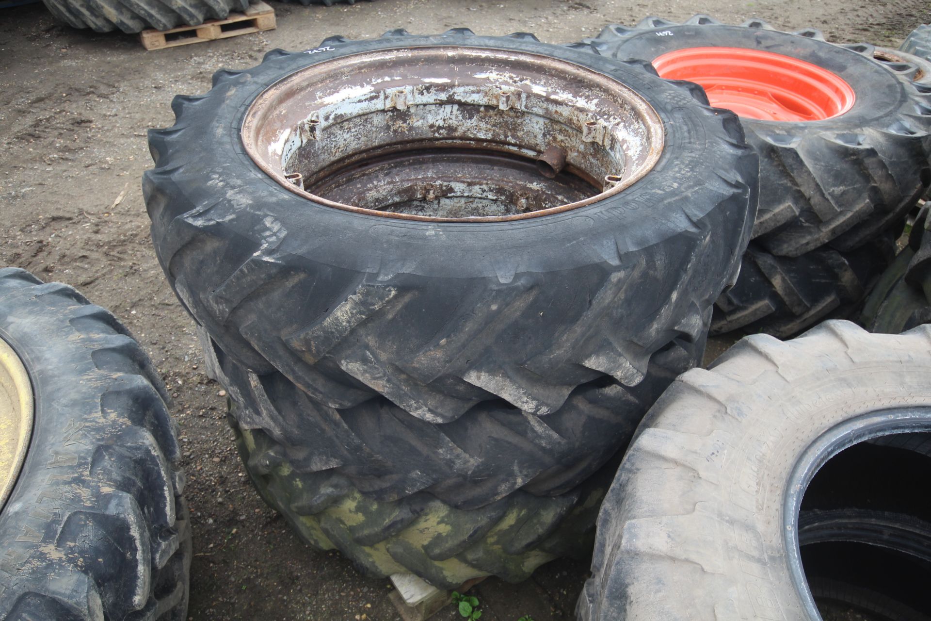 Ford 5000 38in rear wheel rims. - Bild 2 aus 3