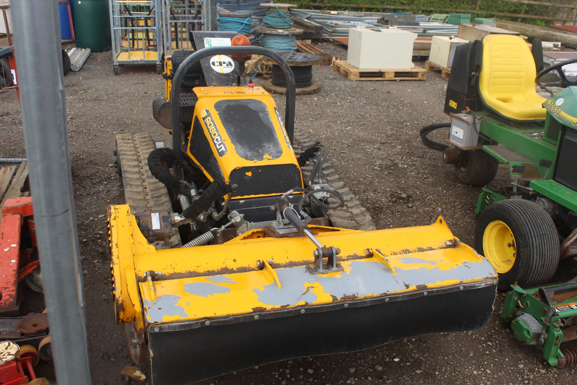 McConnel Robocut remote control rubber track flail mower. 2015. 1,285 hours. Serial number M1538518. - Bild 2 aus 31