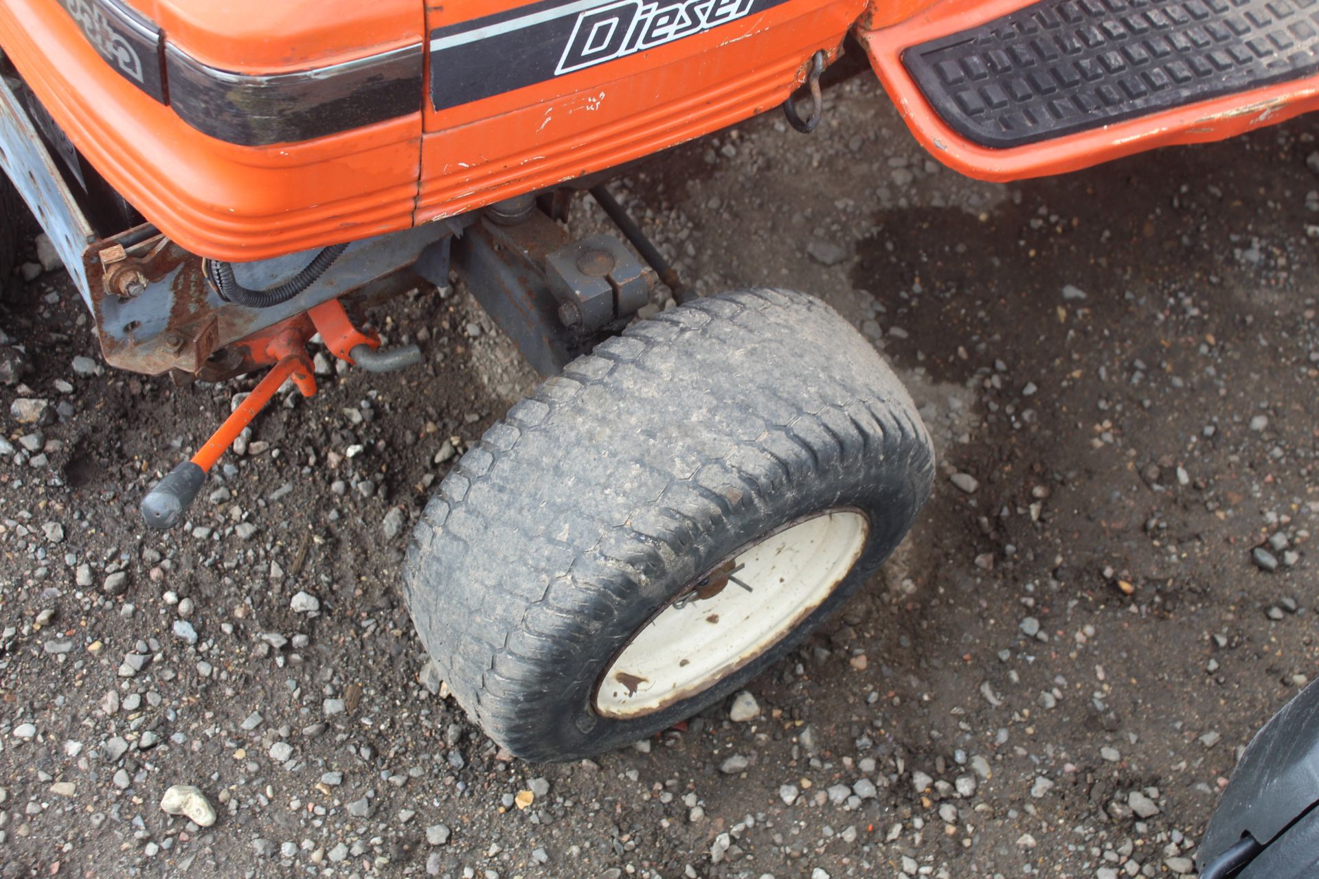 Kubota G1600 diesel hydrostatic garden tractor. Key held. - Image 6 of 20