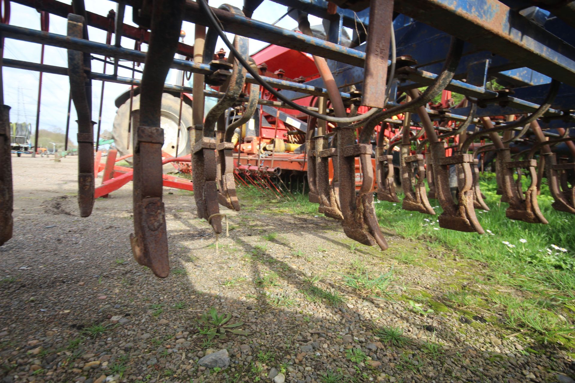 Nordsten 3m spring tine drill. Previously used for maize. Manual held. V - Image 56 of 56