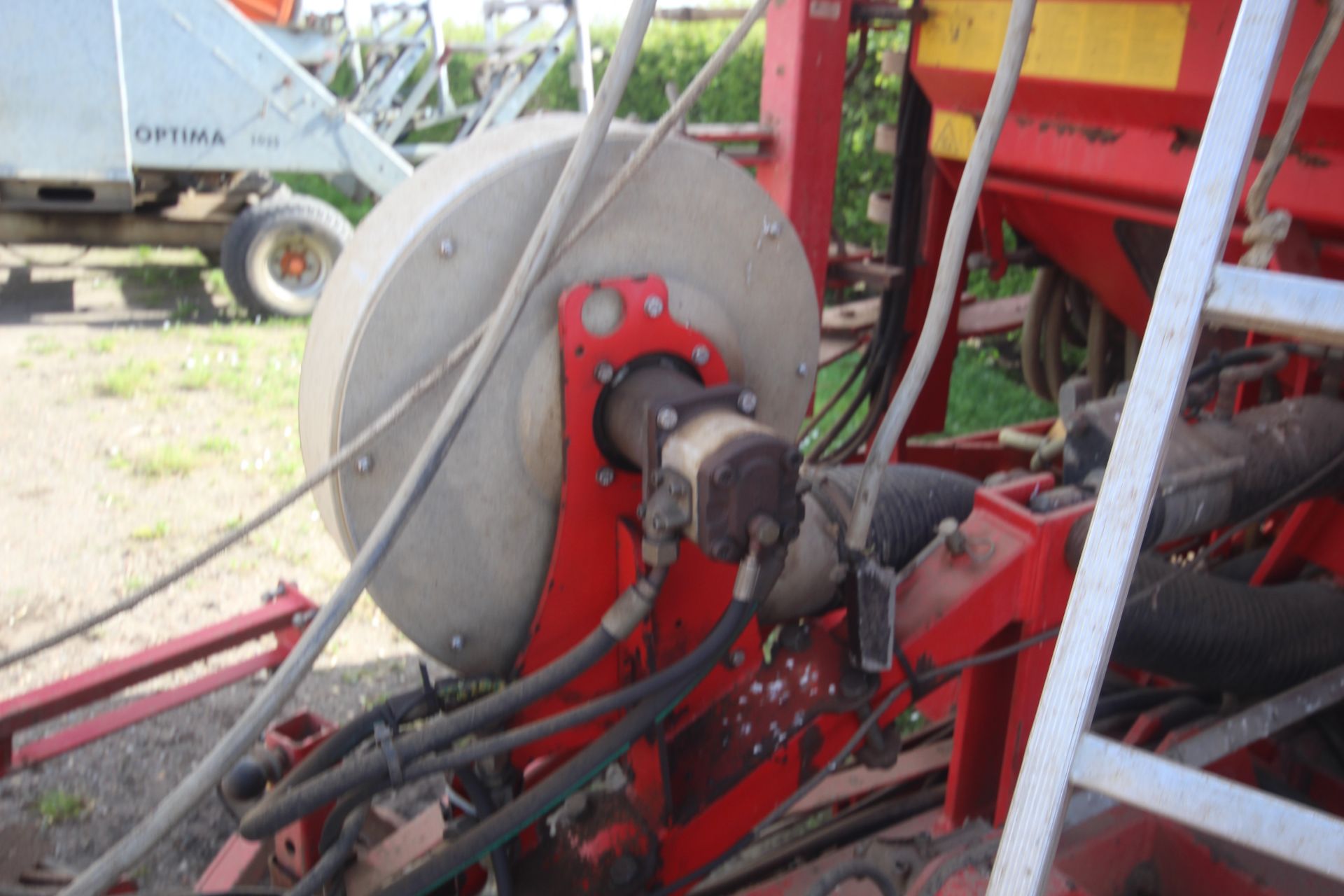 **UPDATED DESCRIPTION** Vaderstad Rapid 800F 8m disc drill. With rigid tines, levelling paddles, two - Image 8 of 60