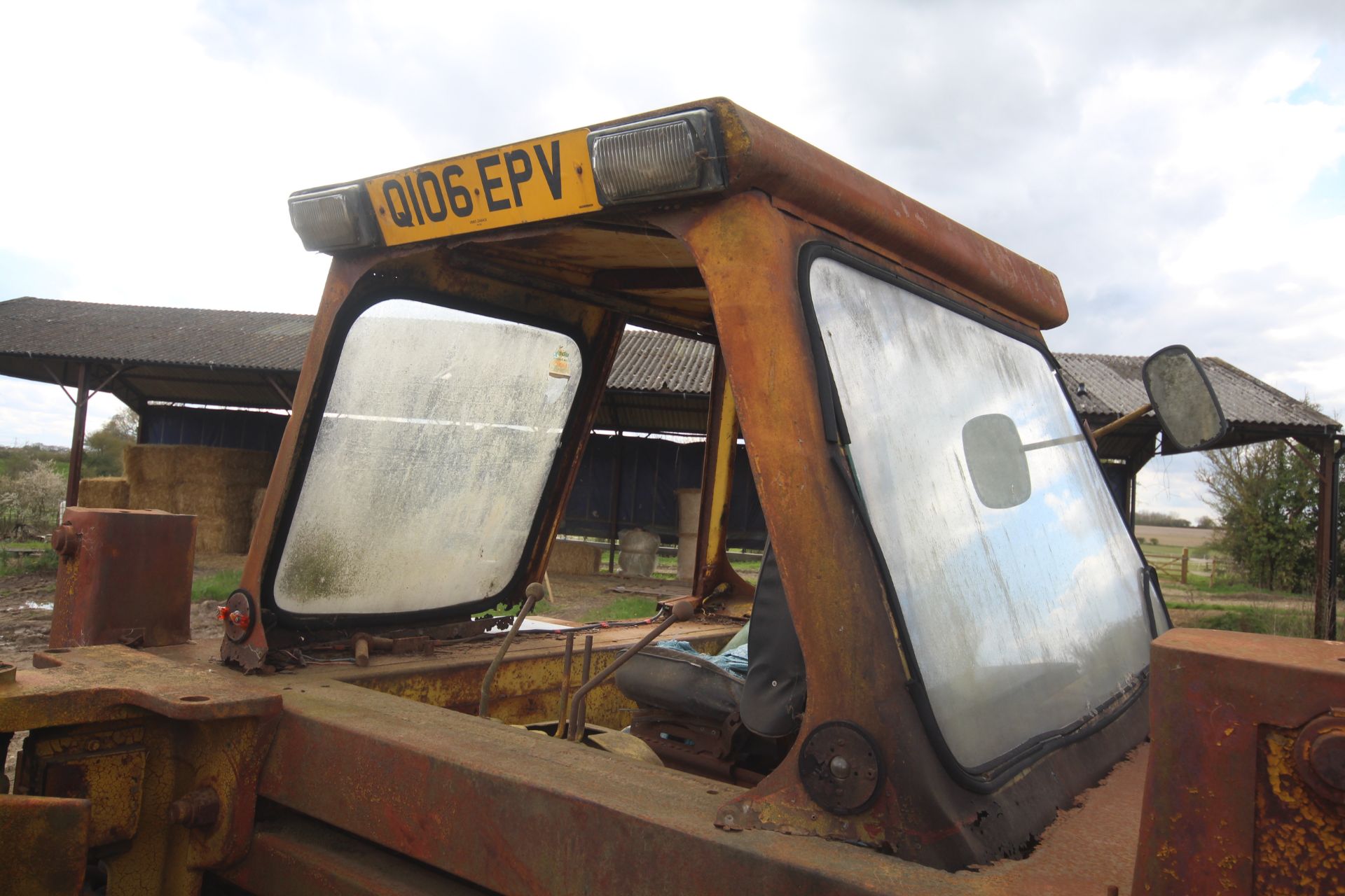 JCB 3C II 2WD backhoe loader. Registration Q106 EPV. With two rear buckets. Vendor reports that - Image 31 of 85