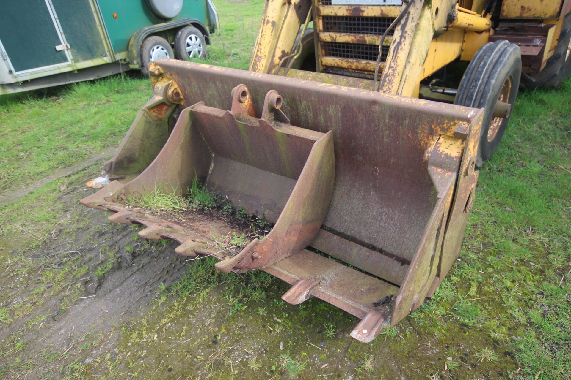 International Harvester 260A 2WD backhoe loader. Registration CWJ 891T (no paperwork). Date of first - Image 5 of 104