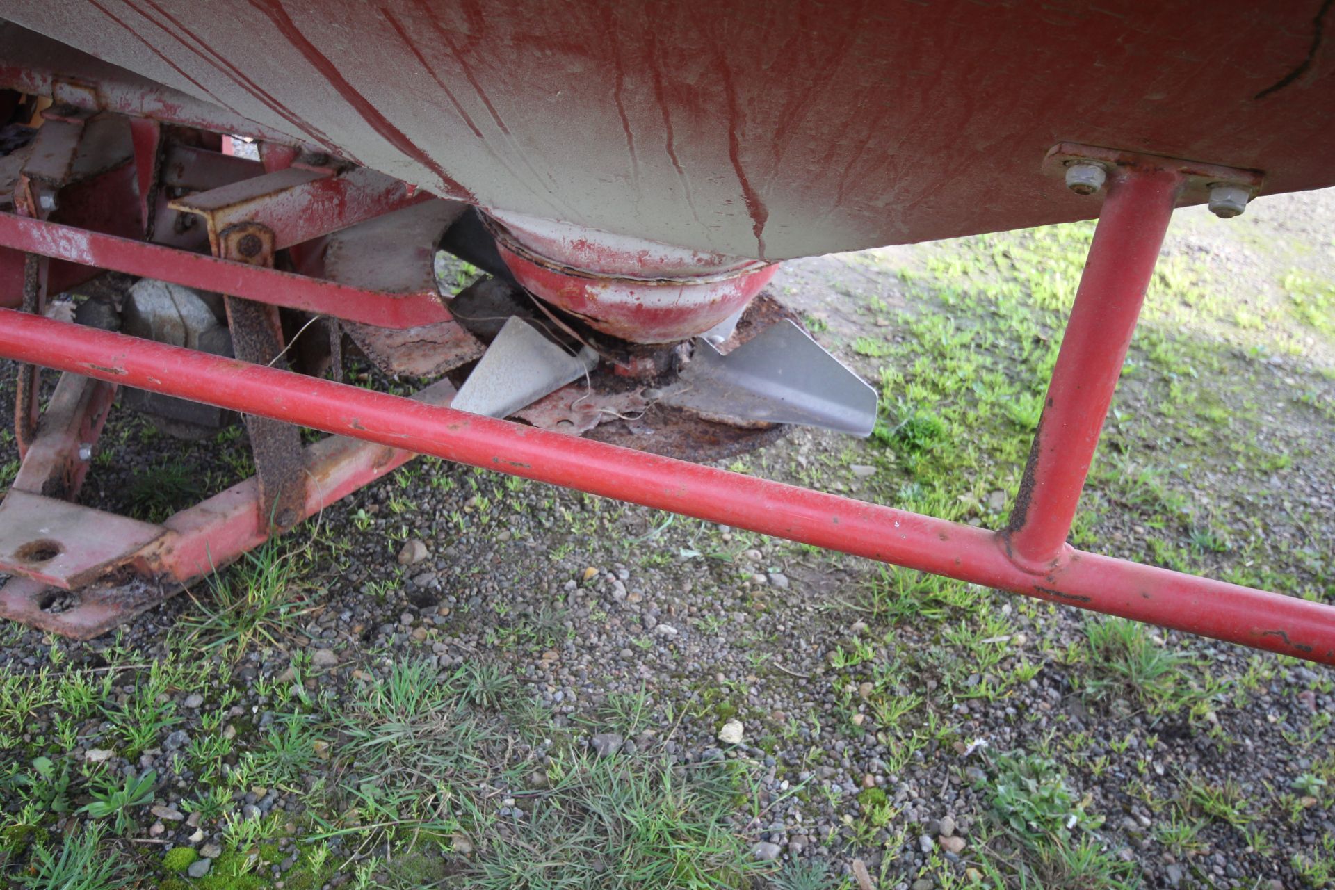 Lely Superbowl 24 twin disc fertiliser spreader. V - Image 8 of 12