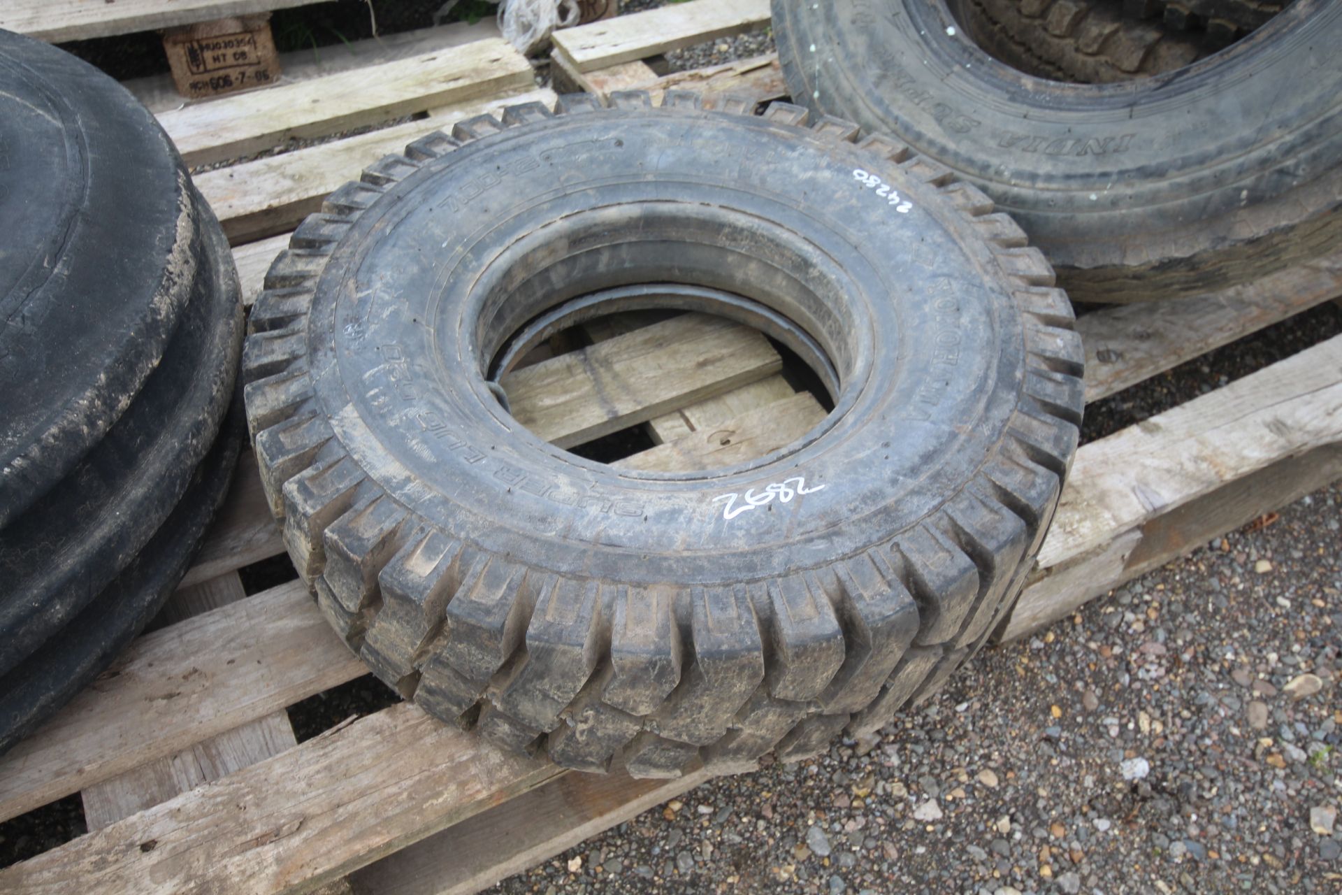 700x12 forklift tyre @ 100%.