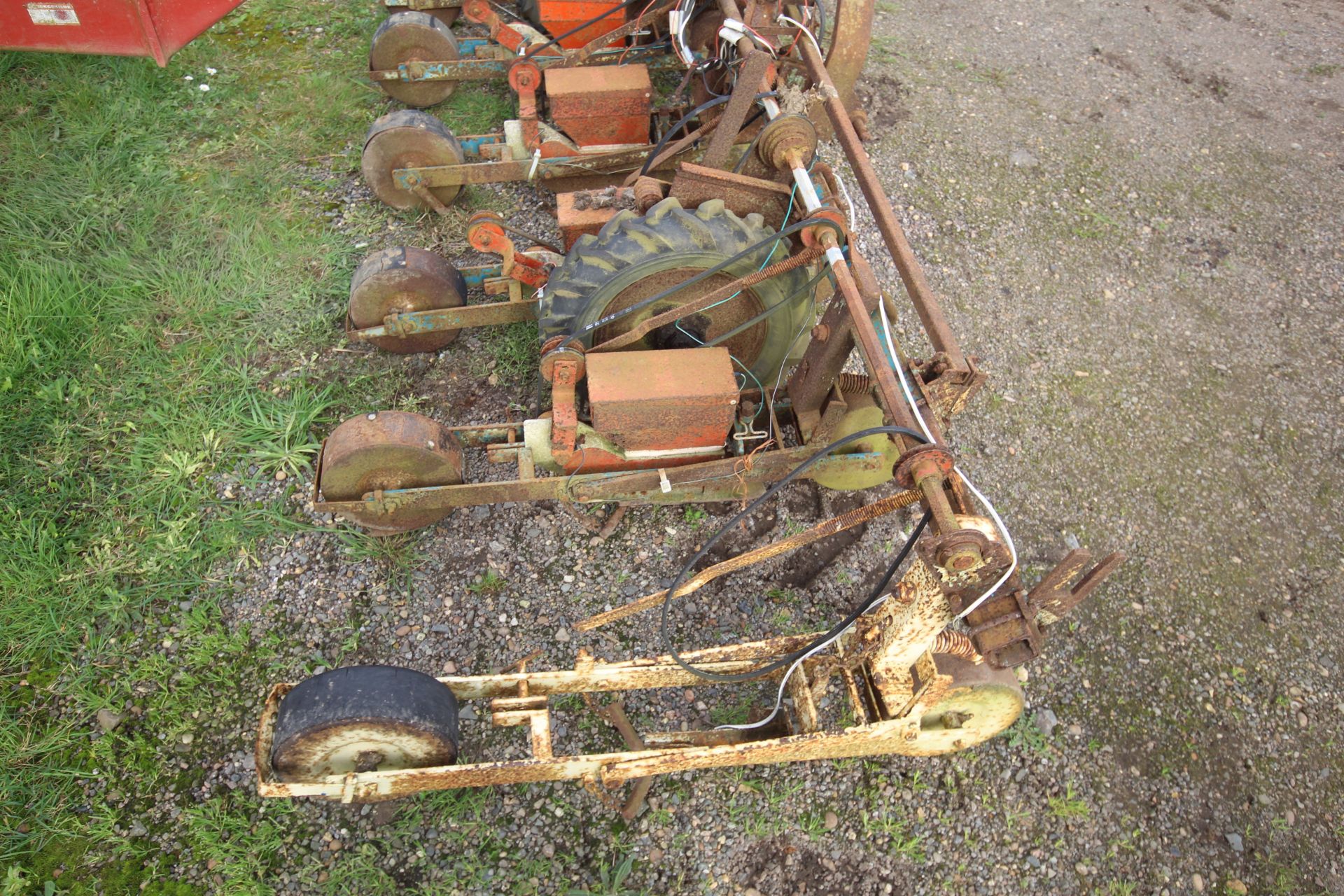 Six row beet drill. For spares/ reapir. V - Bild 10 aus 12