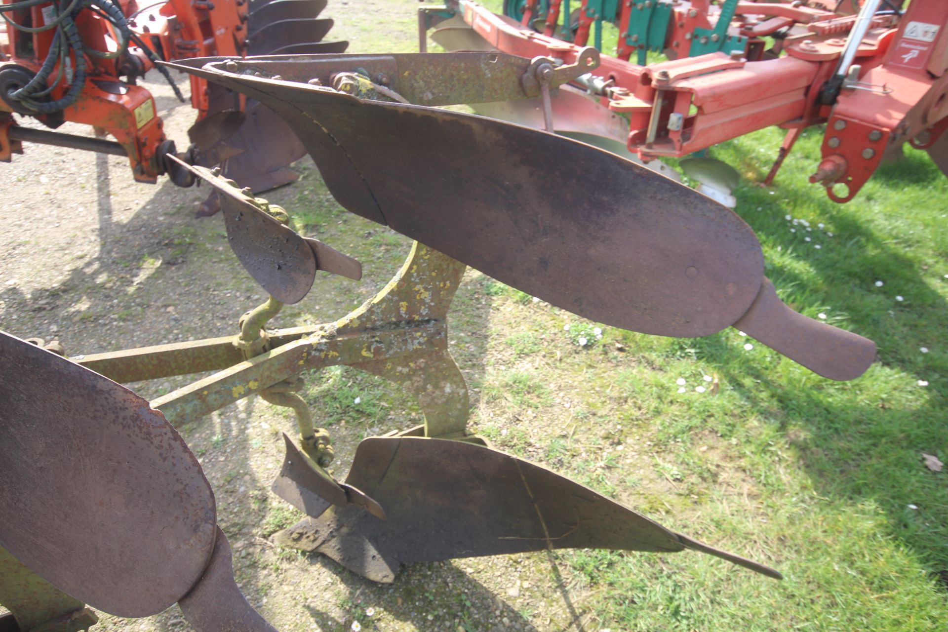 Ransomes TS82 2F reversible plough. V - Image 8 of 10