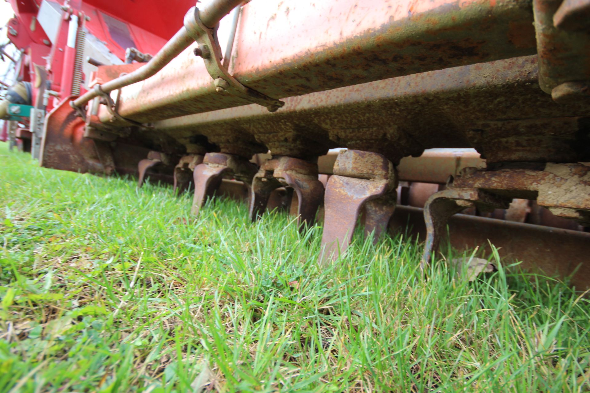 Maschio/ Sulky drill 4m combination. Comprising Maschio DM4000 power harrow coupled to Sulky SPI - Image 36 of 37