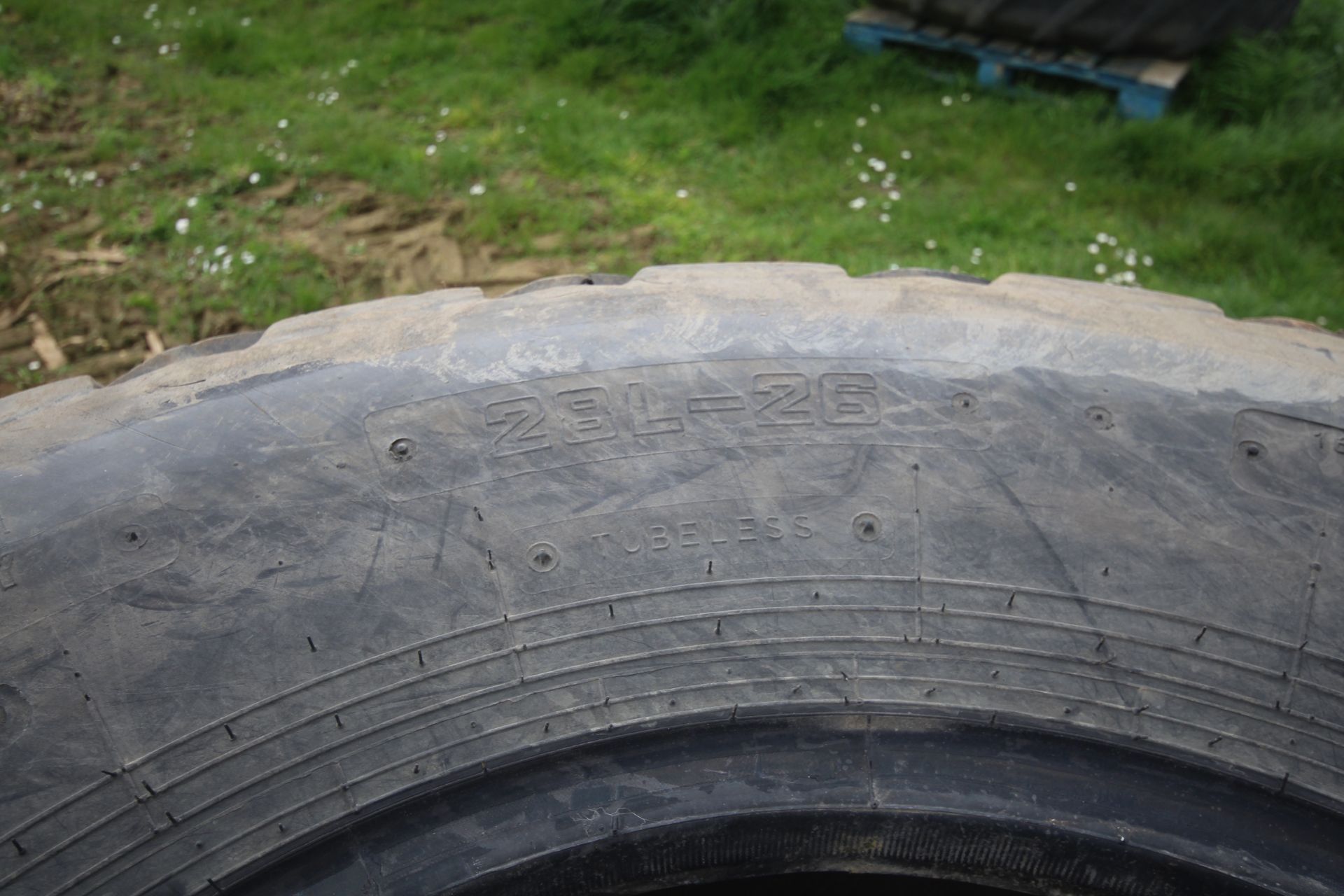 Pair of 28L-26 baler tyres. V - Image 4 of 4