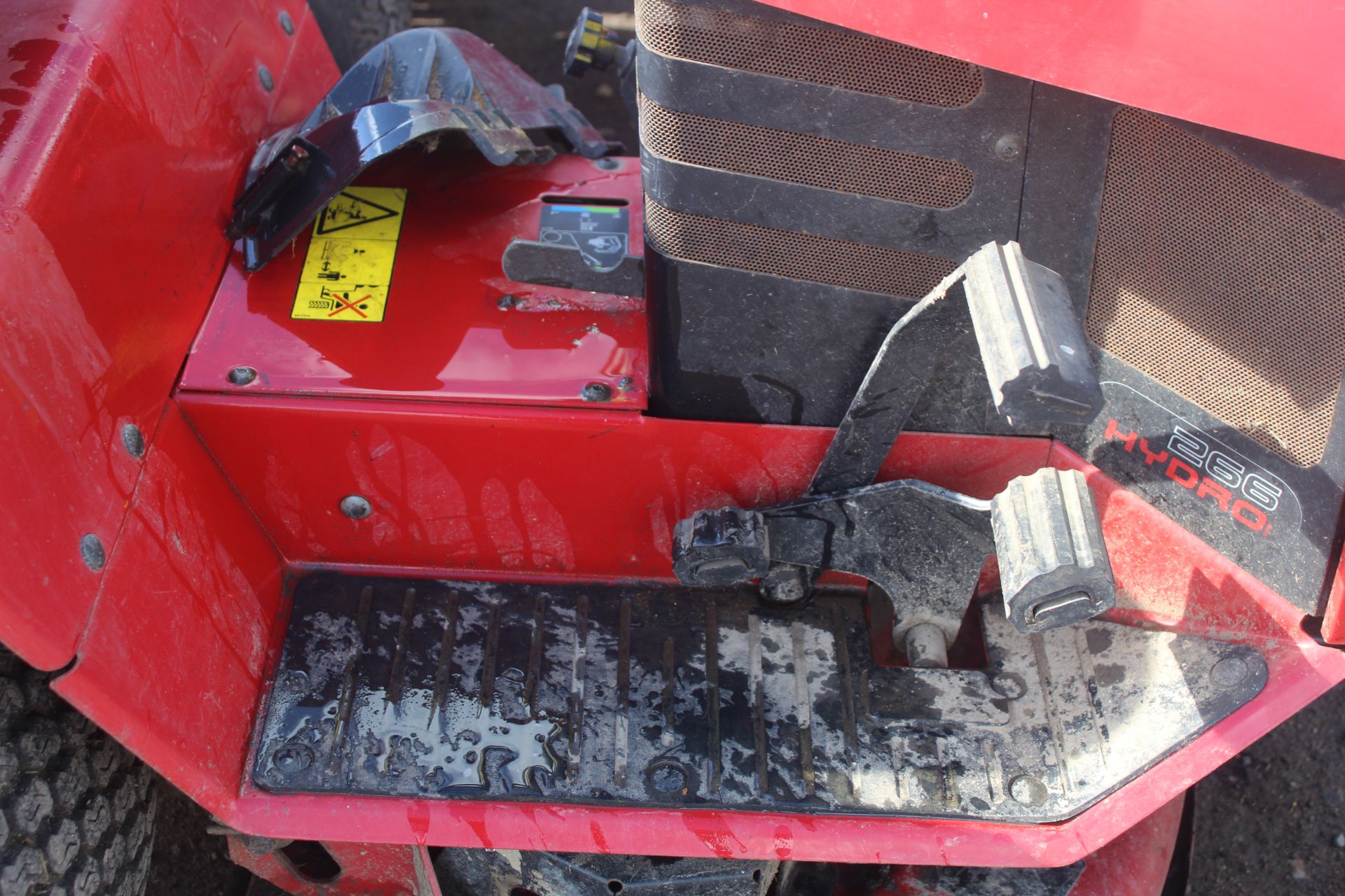 Wheel Horse Toro 38in ride-on mower. Key, Manual held. V - Image 9 of 22