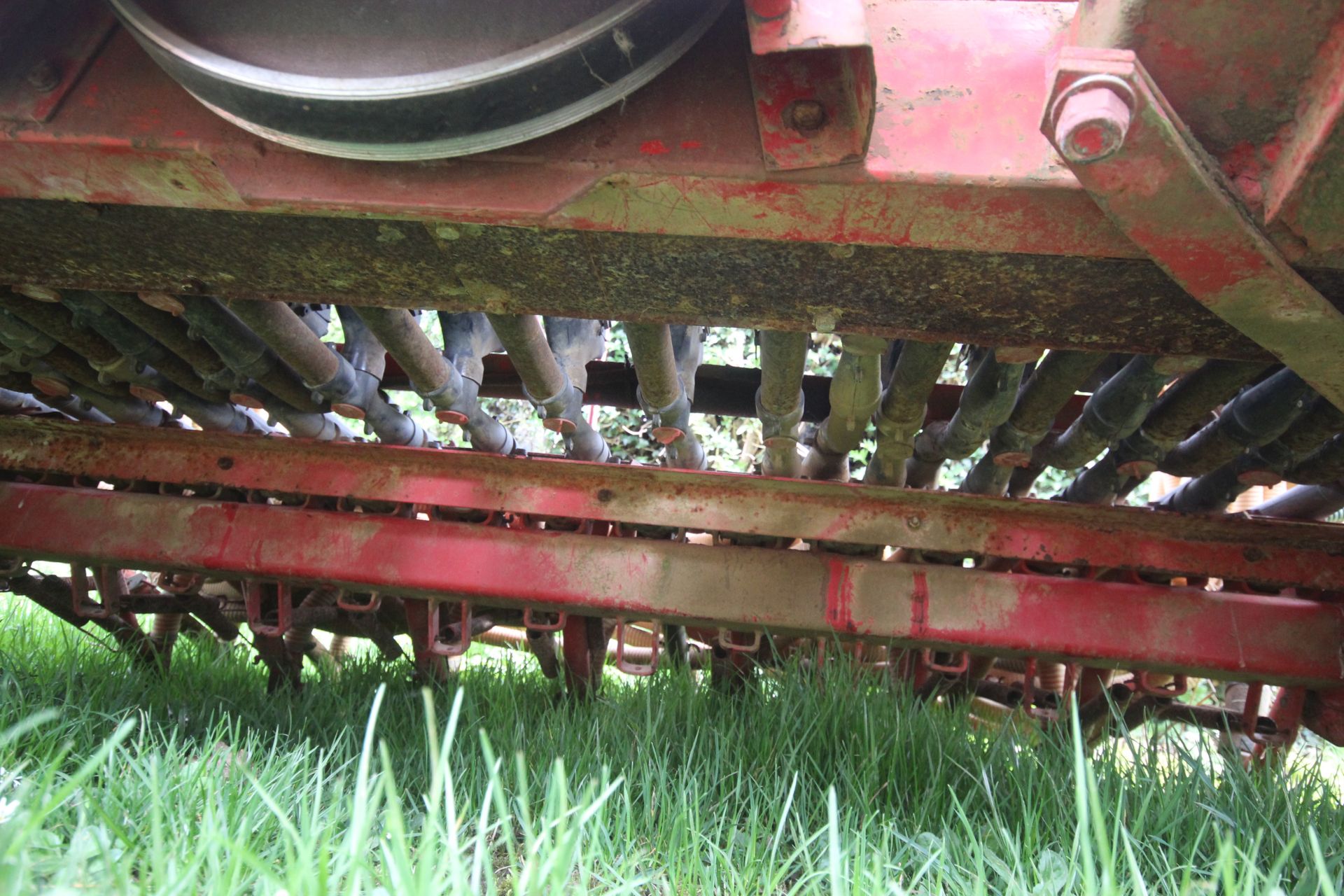 Massey Ferguson/ Vicon LZ510 hydraulic folding Suffolk coulter drill. - Image 6 of 25