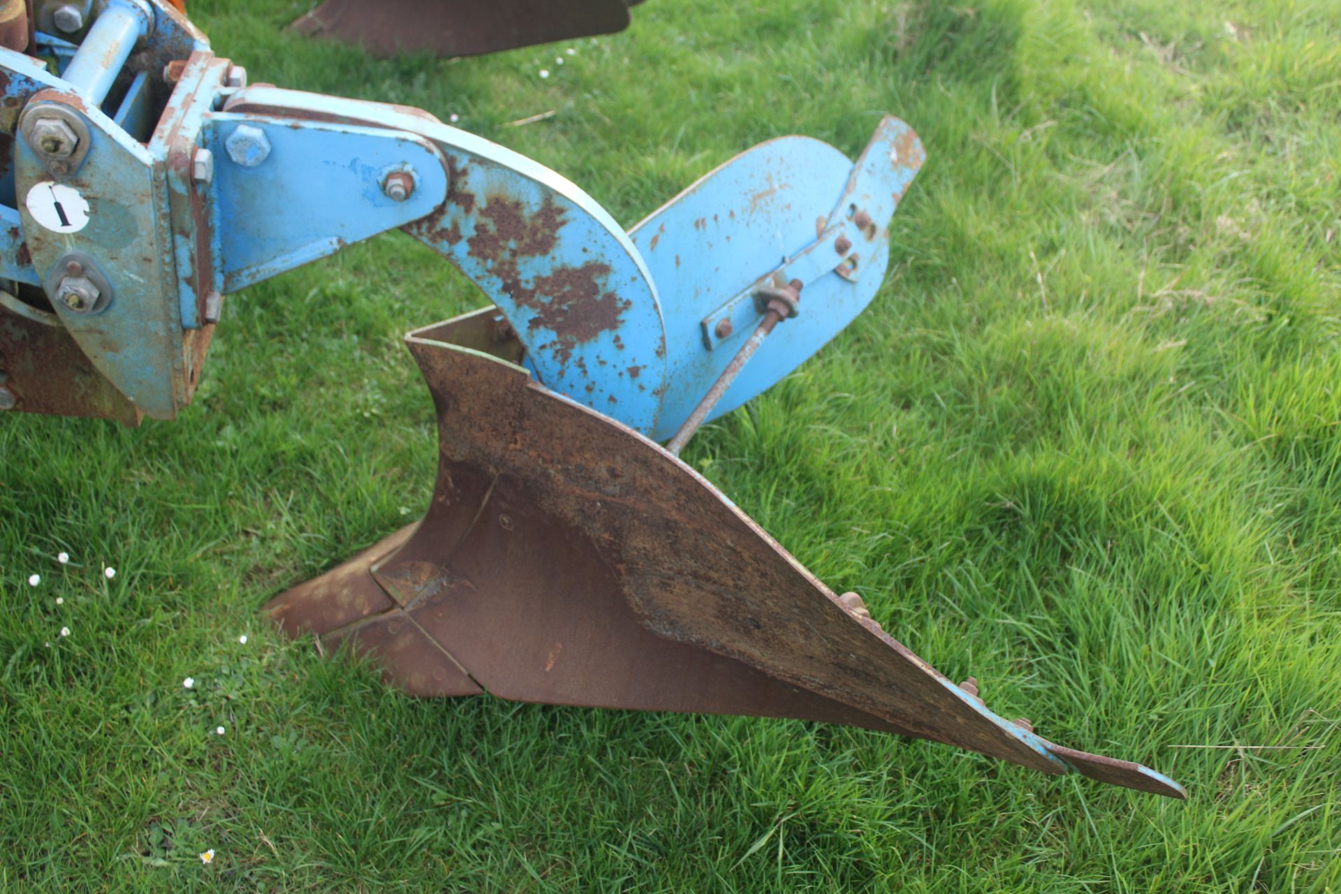 Standen hydraulic folding four row bed former. Serial number 298. 2011. With bout marker brackets - Image 14 of 36