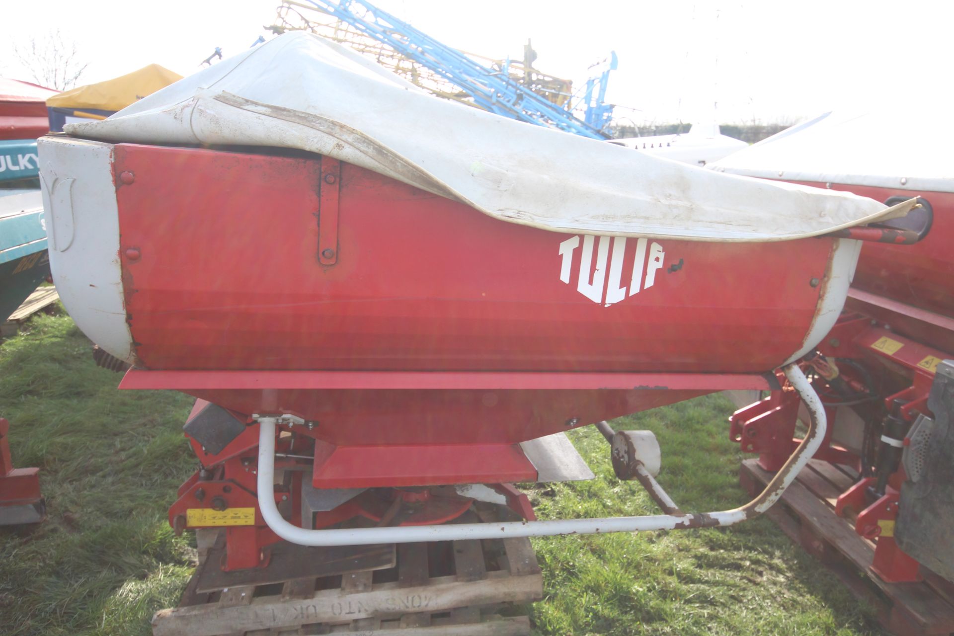 Tulip Centreliner SX 24m twin disc fertiliser spreader. 2004. From a local Deceased estate. Manual - Image 9 of 21