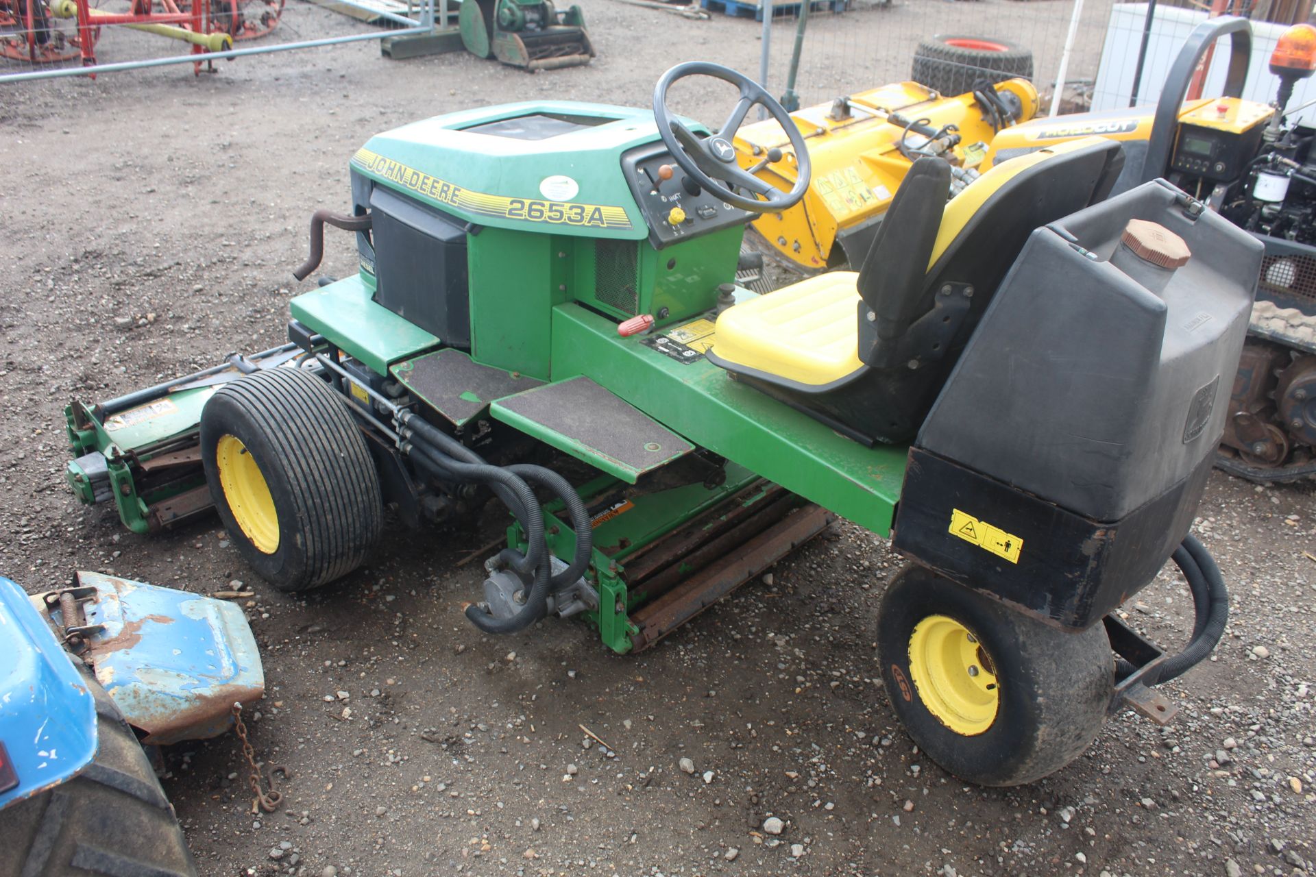 John Deere 2653A hydrostatic diesel triple gang fine-cut ride-on mower. Key held. V - Image 4 of 25