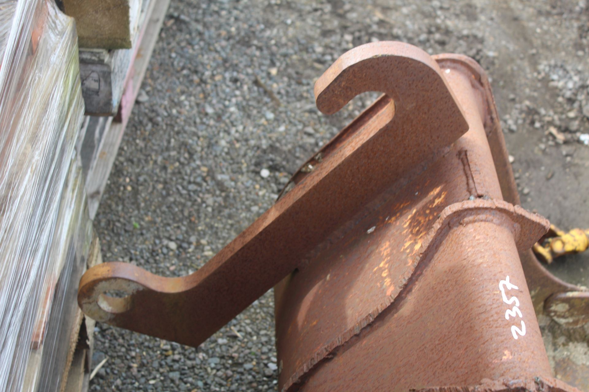 Small bucket. CAT telehander brackets. V - Image 4 of 5