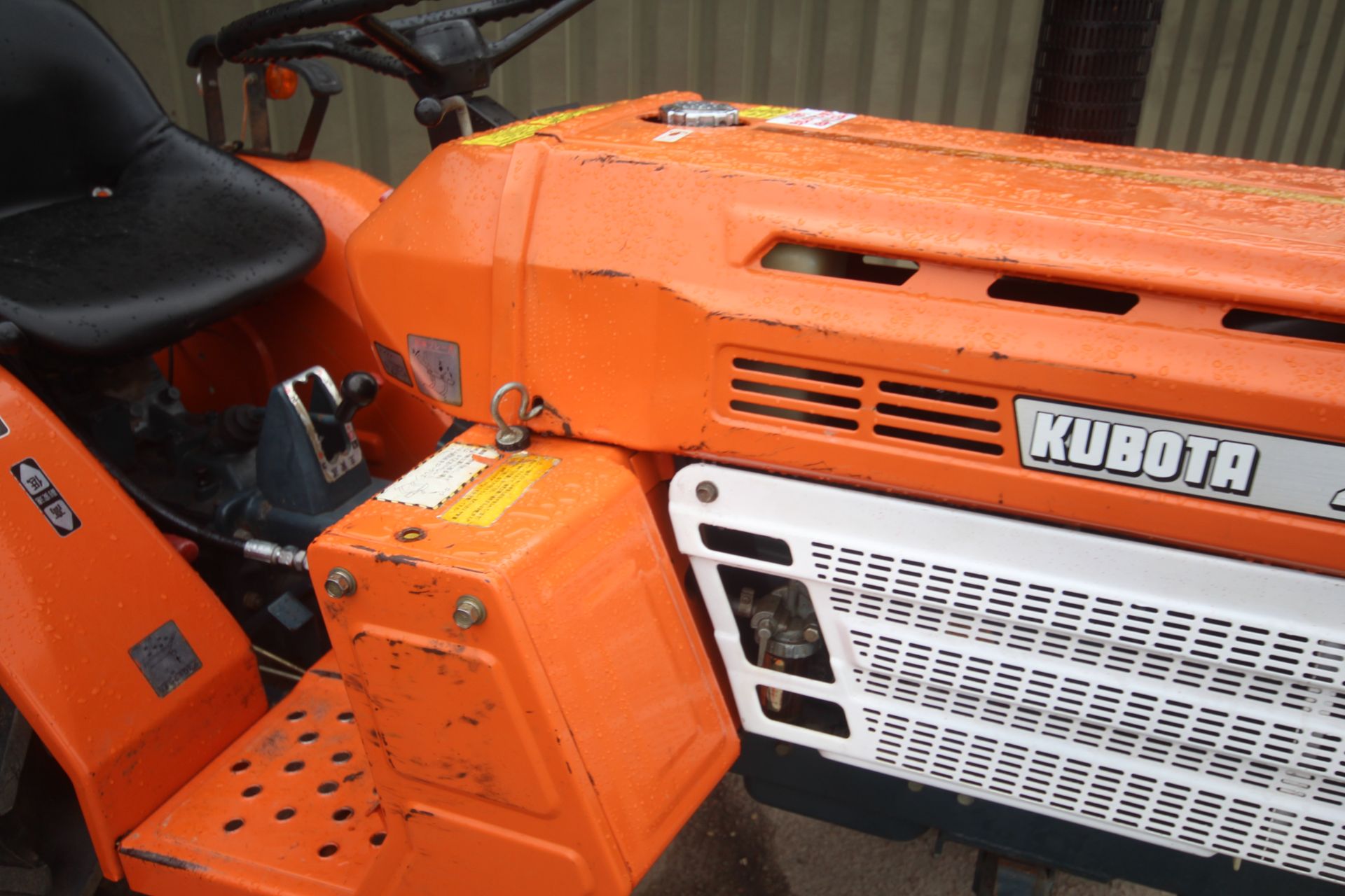 Kubota ZB1500 2WD compact tractor. 896 hours. 8-18 rear wheels and tyres @ 90%. - Image 8 of 31