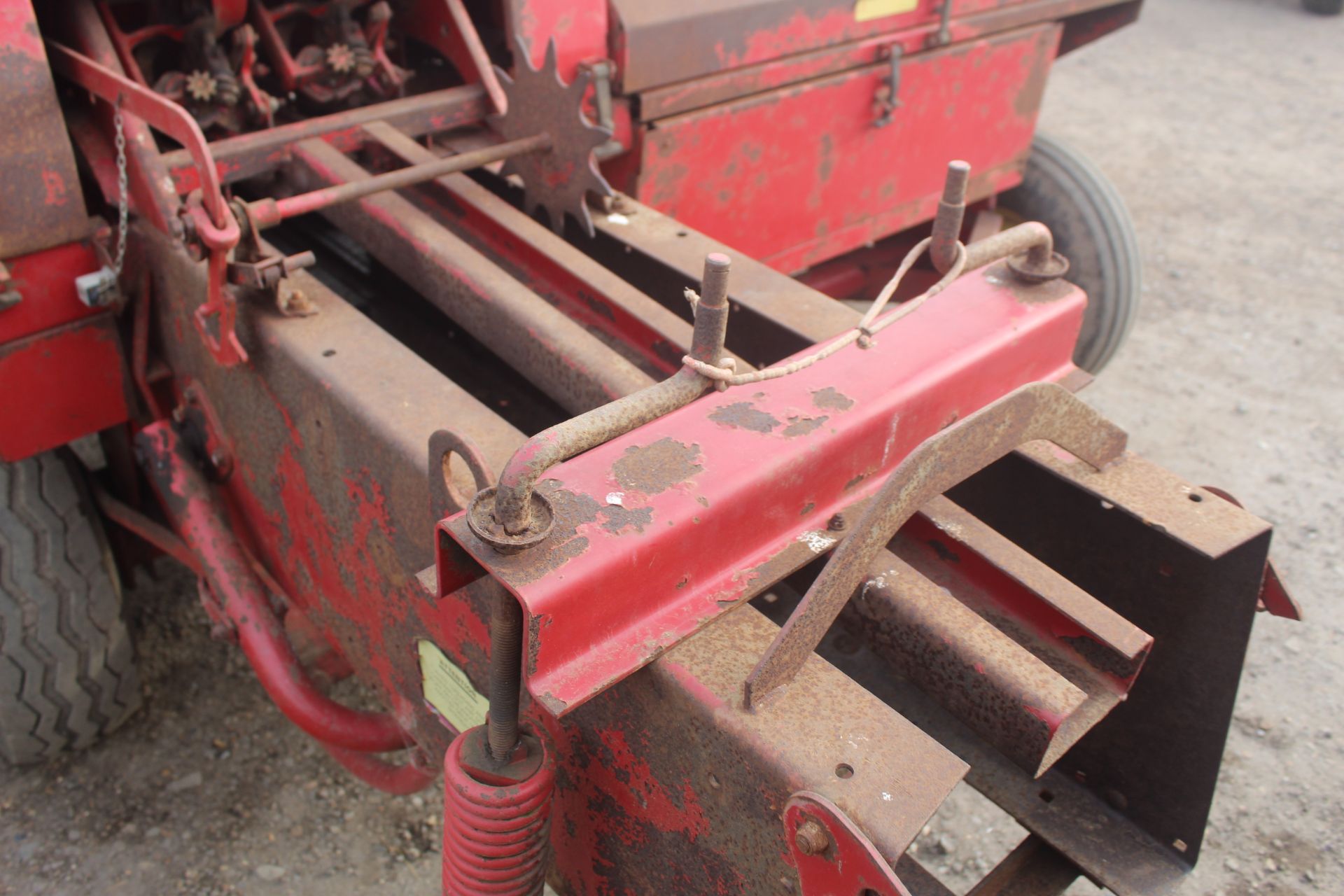 New Holland 376 conventional baler. From a Local Deceased Estate. Manual held. - Image 17 of 22