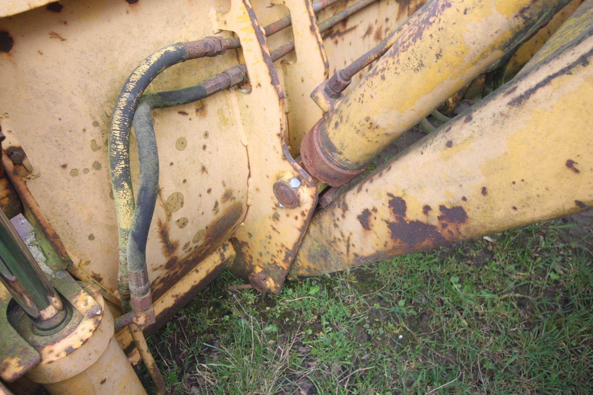 International Harvester 260A 2WD backhoe loader. Registration CWJ 891T (no paperwork). Date of first - Bild 81 aus 104