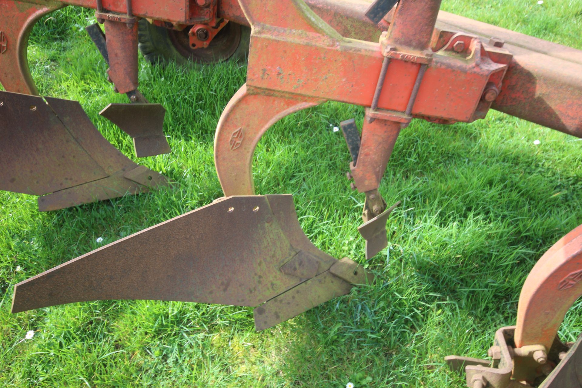 Gregoire Besson 5+1F reversible plough. 1997. One farm from new. V - Image 11 of 24