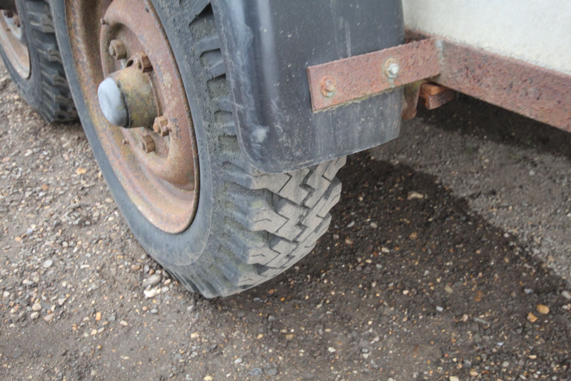 Twin axle livestock trailer. - Image 18 of 38