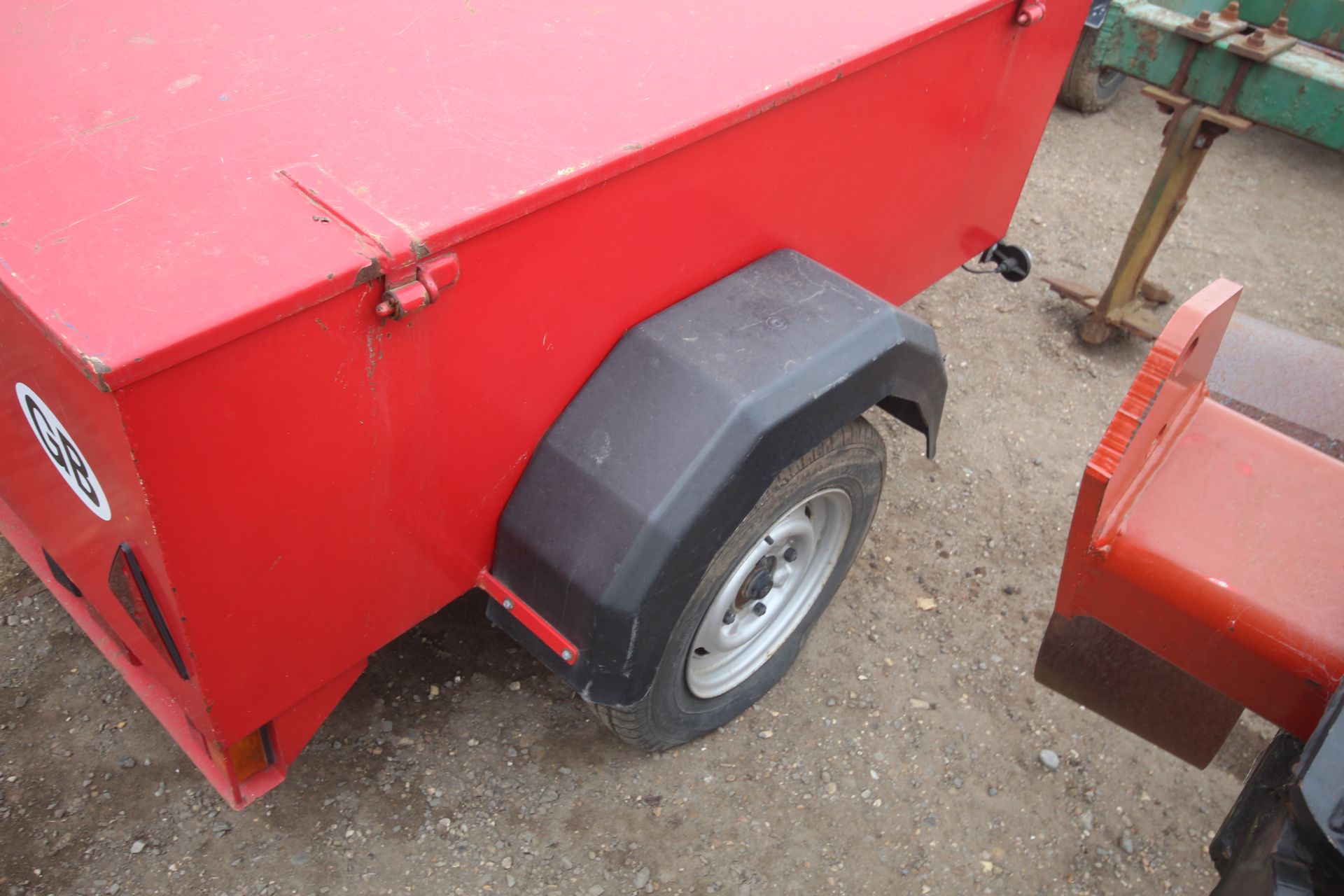 Scott Trailers single axle double skin chemical trailer. With lockable lid and unused spare wheel. - Image 13 of 17