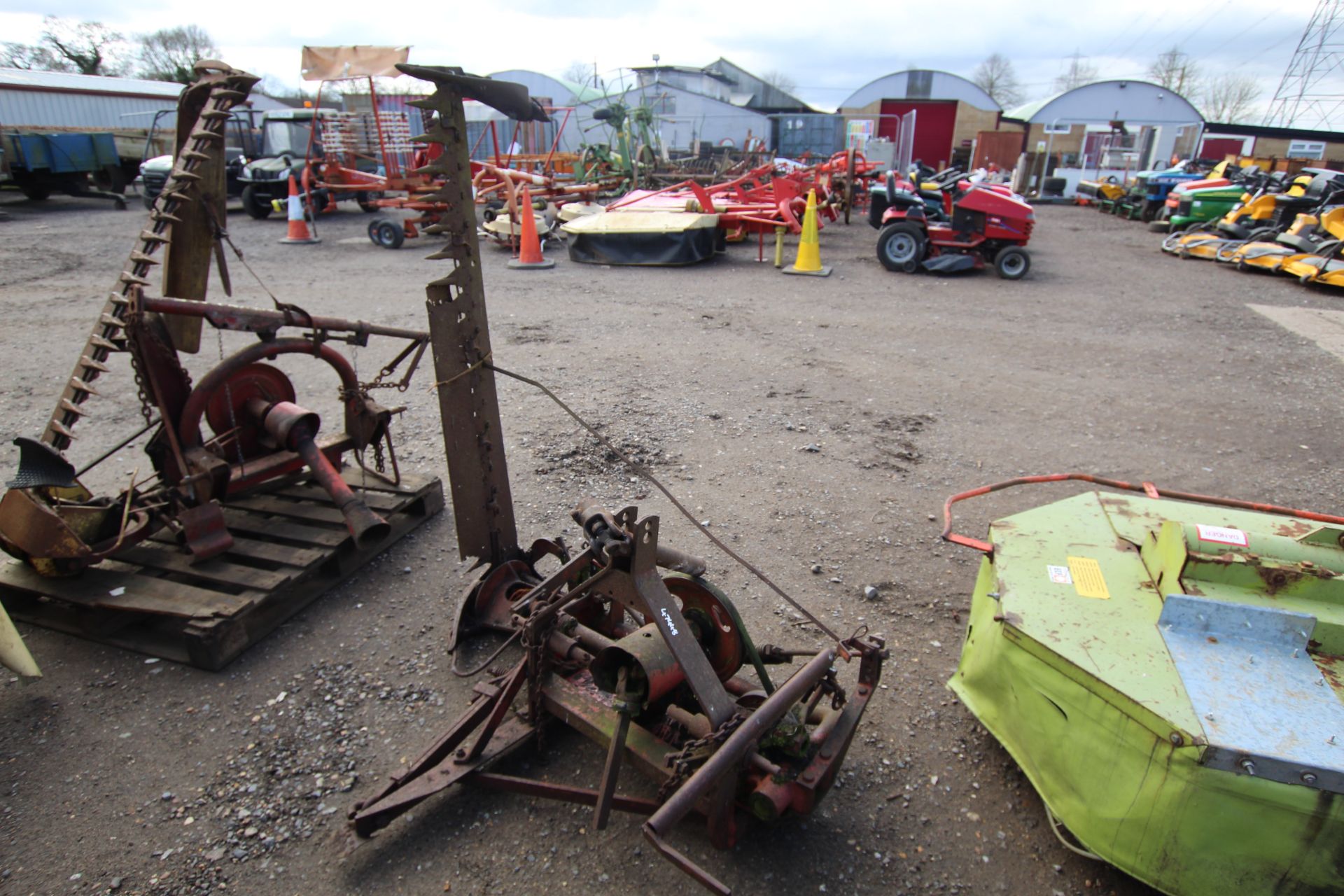 **CATALOGUE CHANGE** International B23 finger bar mower. From a Local Deceased estate. V