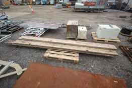 Various scaffold boards.