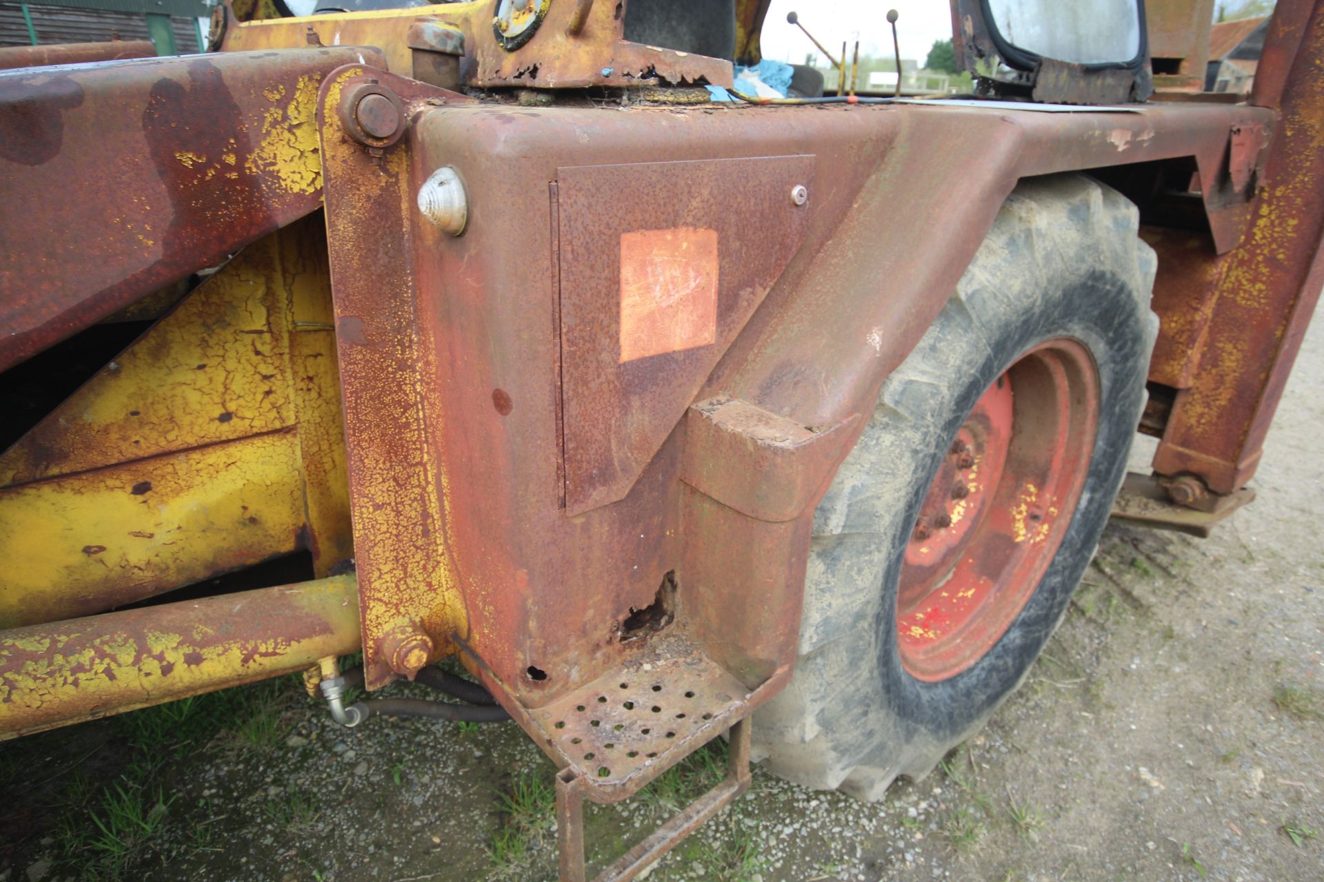 JCB 3C II 2WD backhoe loader. Registration Q106 EPV. With two rear buckets. Vendor reports that - Image 64 of 85