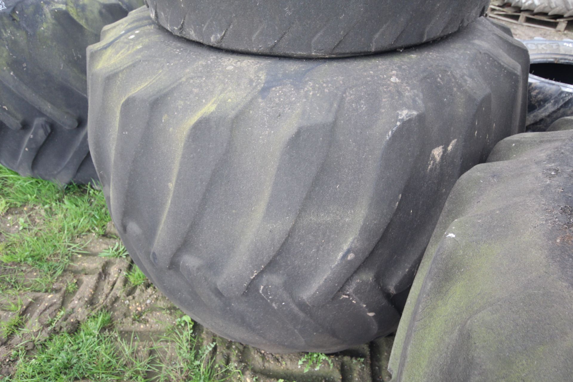 Se of flotation wheels and tyres. V - Image 3 of 7