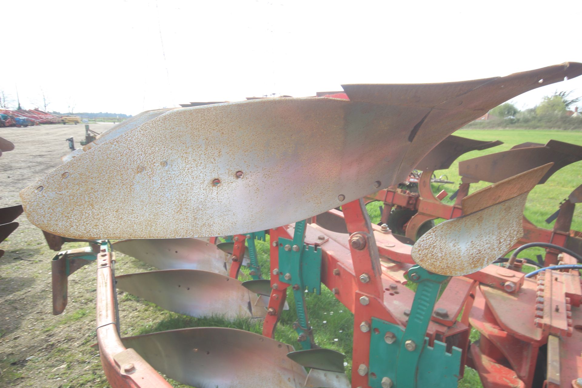 Kverneland LD85 5F reversible plough. With press arm. V - Image 7 of 29