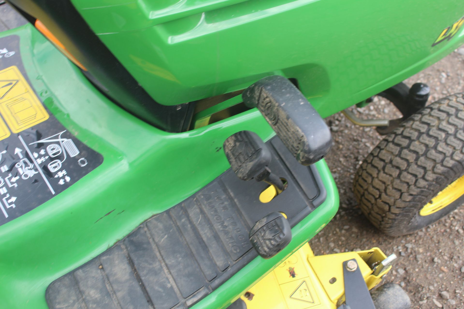 John Deere LX279 lawn mower with collector. Owned from new. Key held. - Image 13 of 30