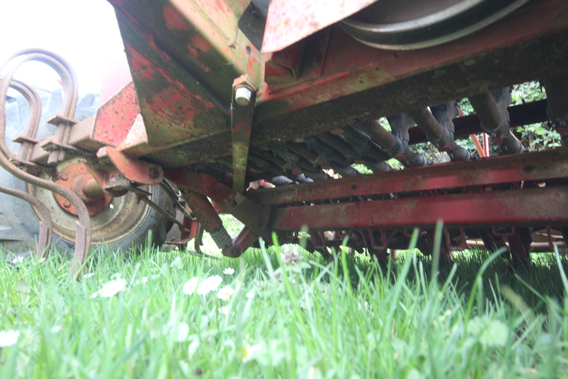 Massey Ferguson/ Vicon LZ510 hydraulic folding Suffolk coulter drill. - Image 5 of 25