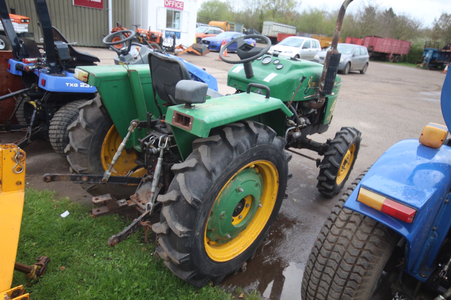 Jinma Rhino 4WD compact tractor.  Showing 201 hours. 9.5-24 rear wheels and tyres @ 80%. 6.00-16 - Image 3 of 45