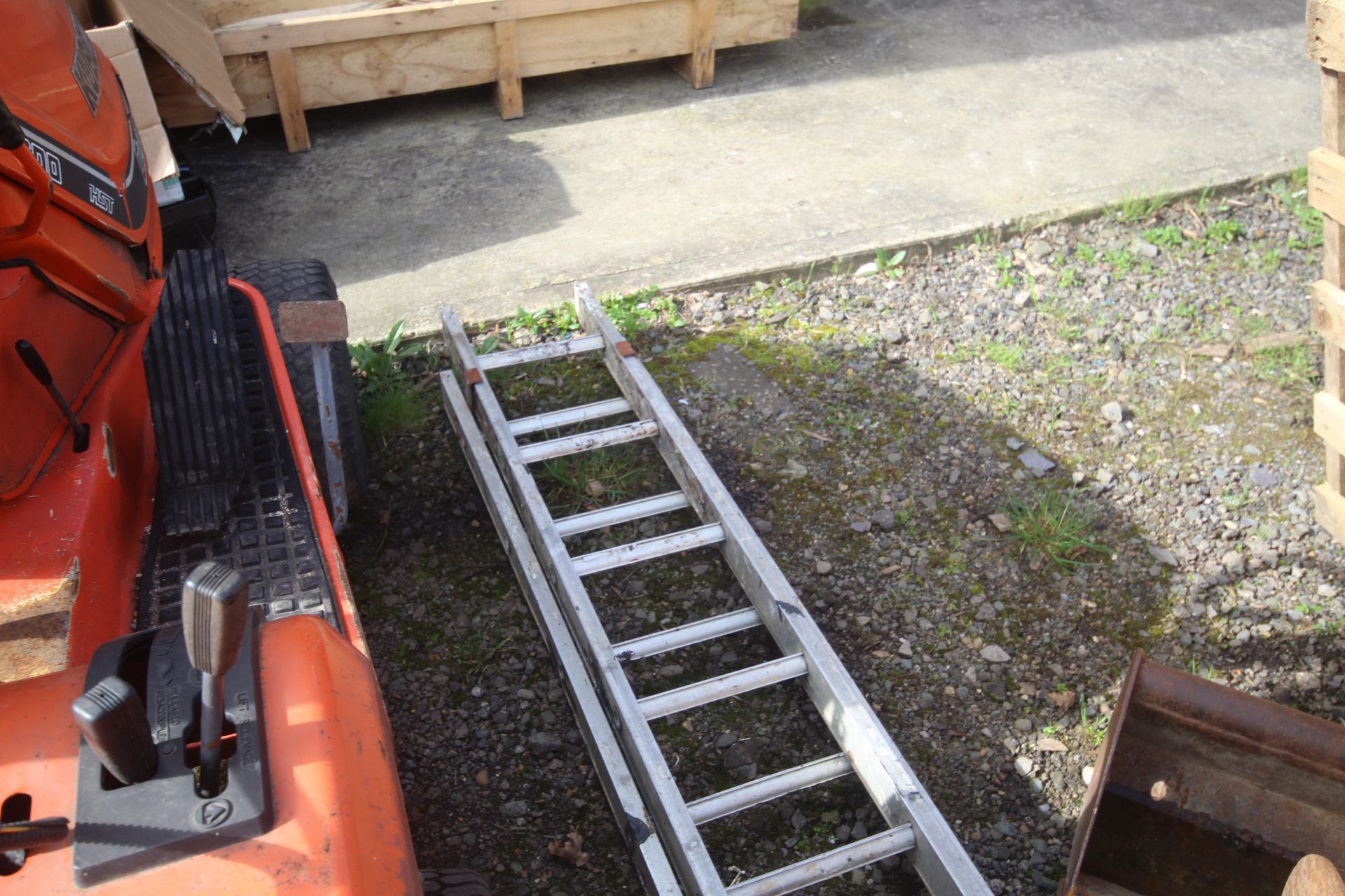 Extending aluminium ladder. - Image 7 of 7