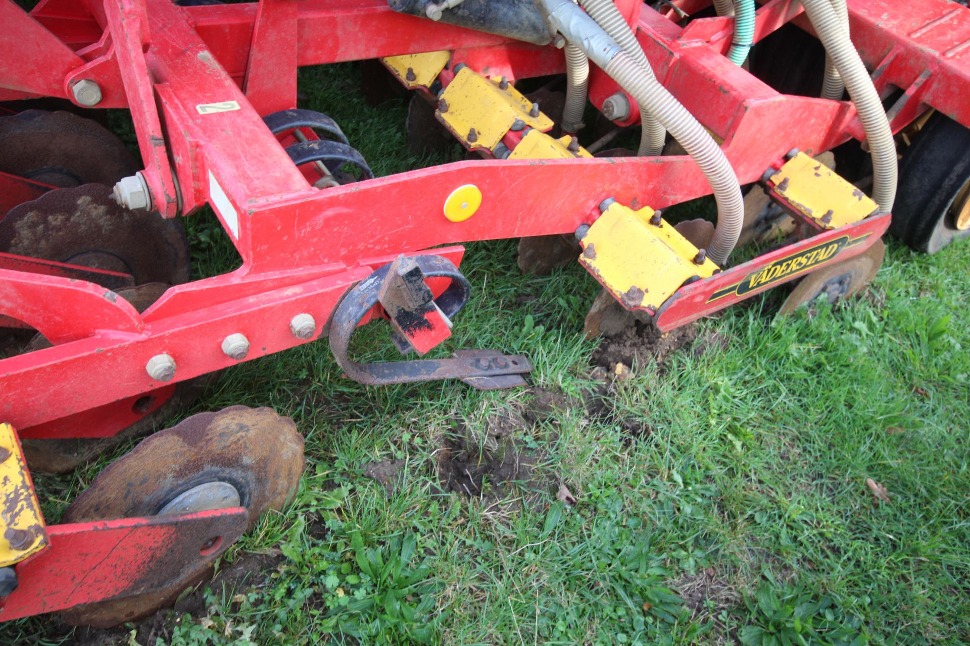 Vaderstad Rapid 400F 4m System Disc drill. With smooth tyre packer, front packer and spares. Control - Image 19 of 56