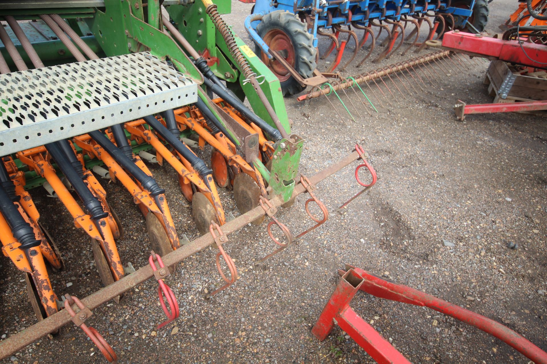 Amazone KE403 4m combination drill. 2005. With disc coulters, pre-em and tramlime. Manual, Control - Image 31 of 44