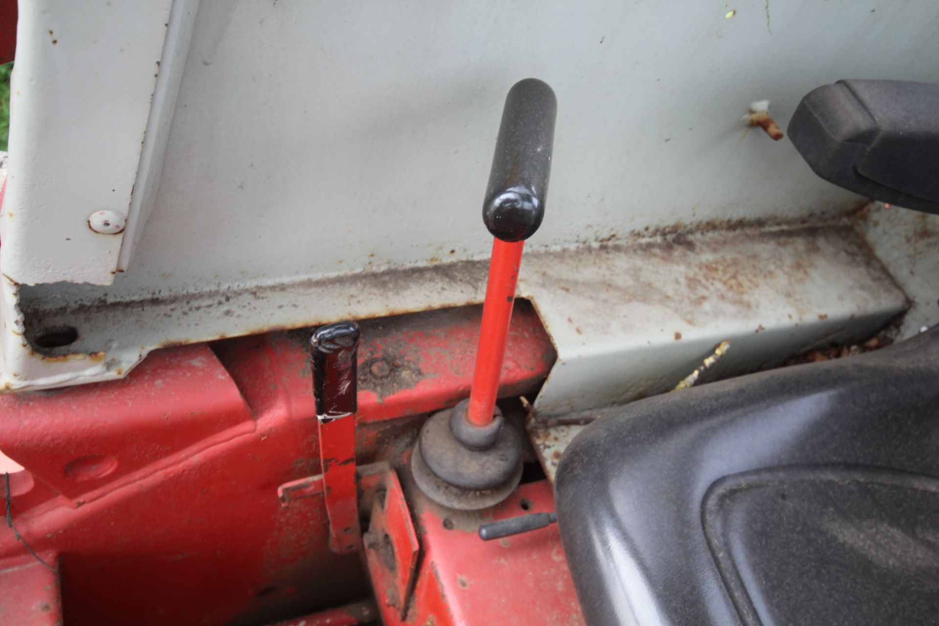 Gehl 3610 skid steer loader. With pallet tines and bucket. Key held. - Image 27 of 35