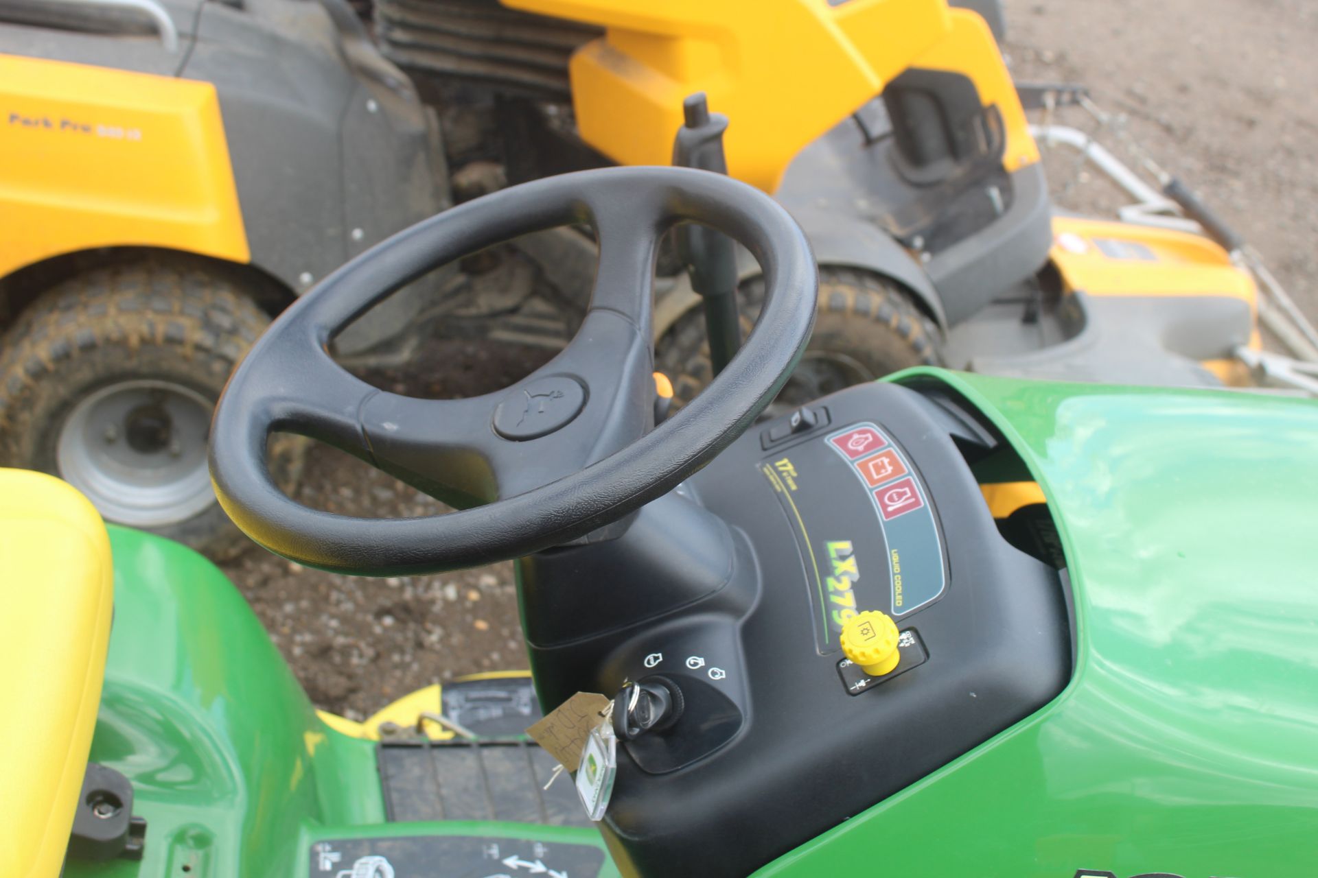 John Deere LX279 lawn mower with collector. Owned from new. Key held. - Image 14 of 30