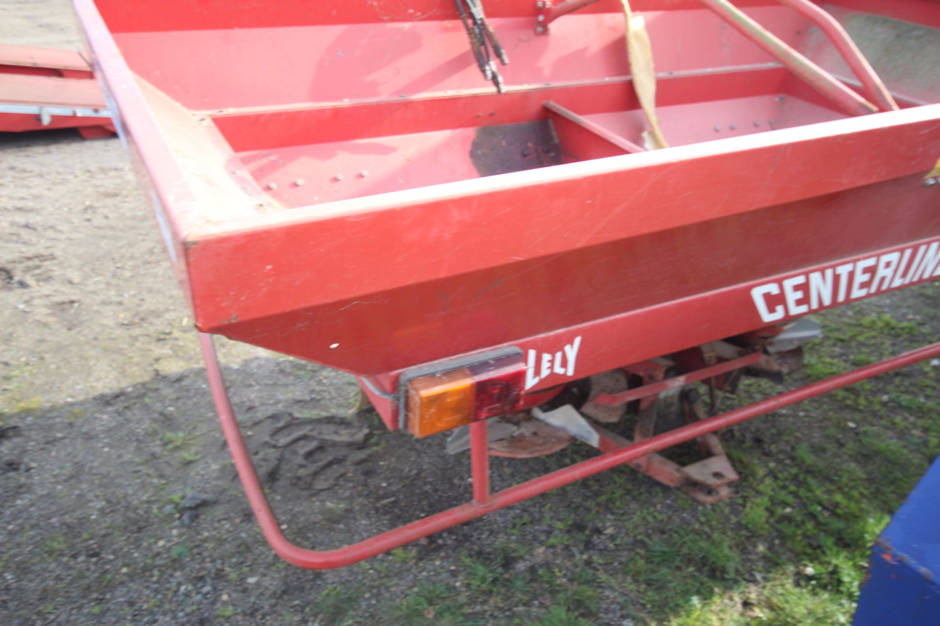 Lely Superbowl 24 twin disc fertiliser spreader. V - Image 6 of 12