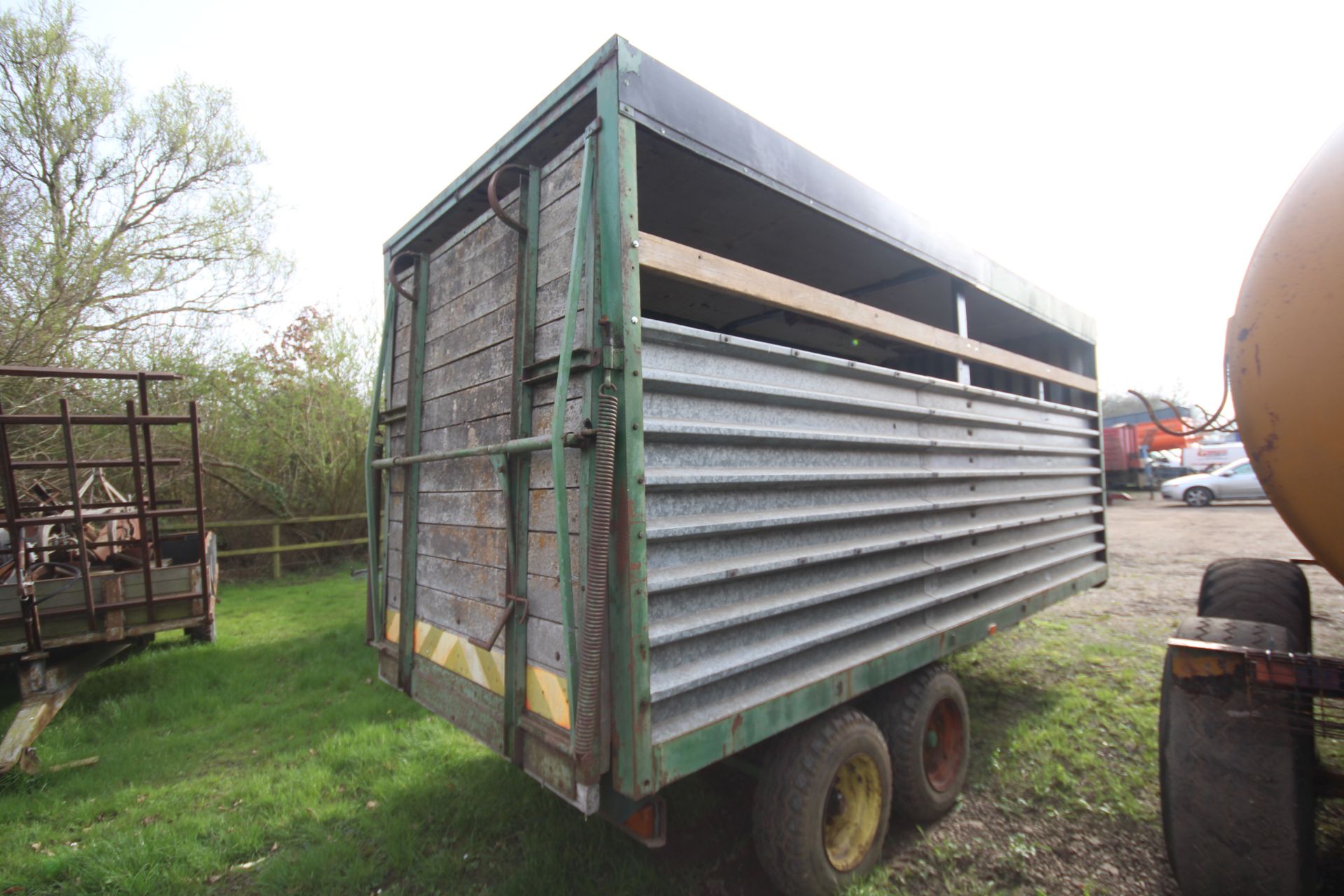 5m x 2m twin axle tractor drawn livestock trailer. V - Image 3 of 30