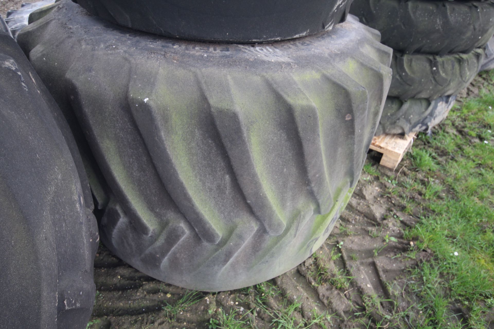 Se of flotation wheels and tyres. V - Image 4 of 7
