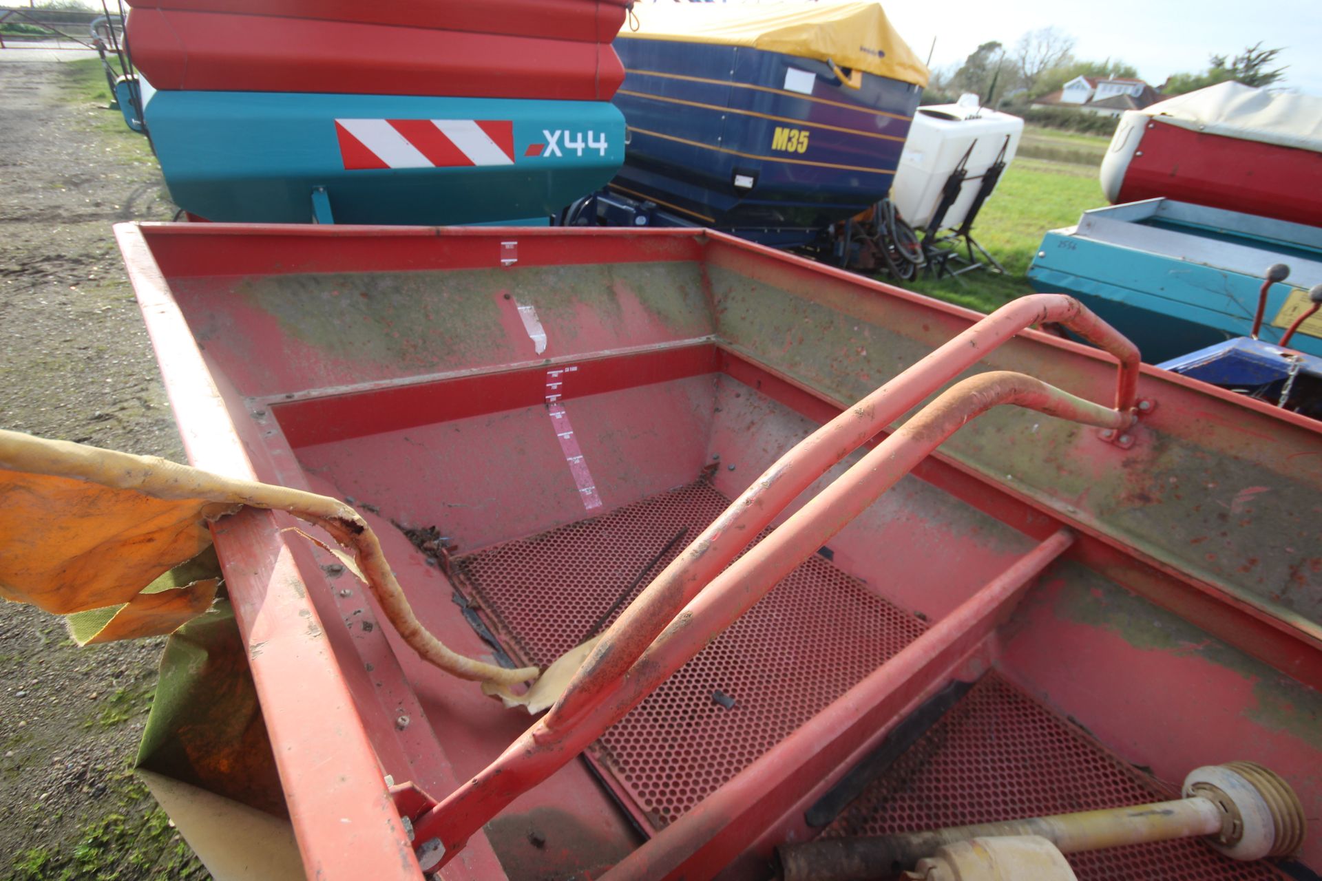 Lely Superbowl 24 twin disc fertiliser spreader. V - Image 4 of 12