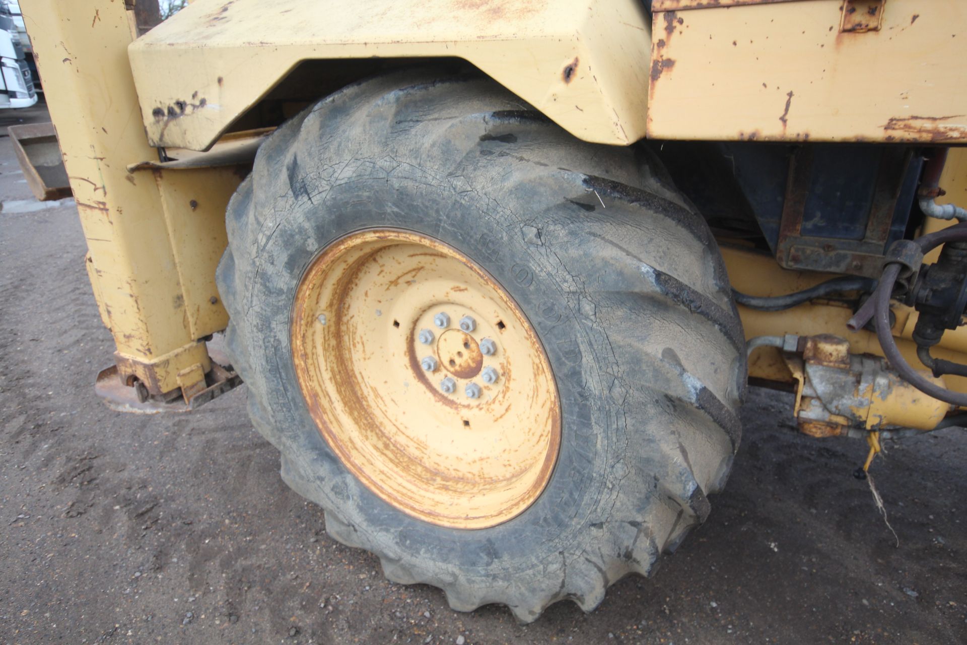 Ford 655 4WD backhoe loader. Registration F829 MVX. Date of first registration 03/10/1988. Showing - Image 25 of 87