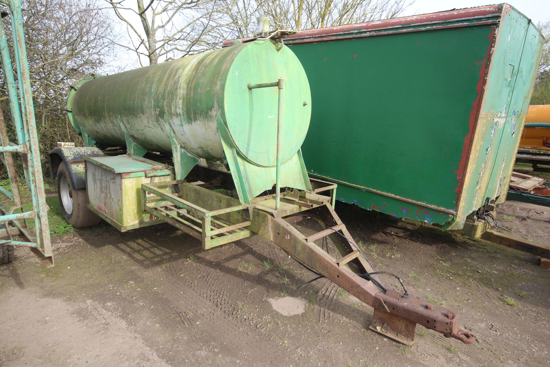 Single axle water bowser. V - Image 2 of 31