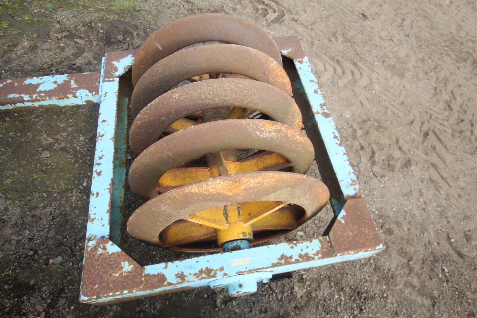 Suton trialed triple gang heavy press. - Image 17 of 19