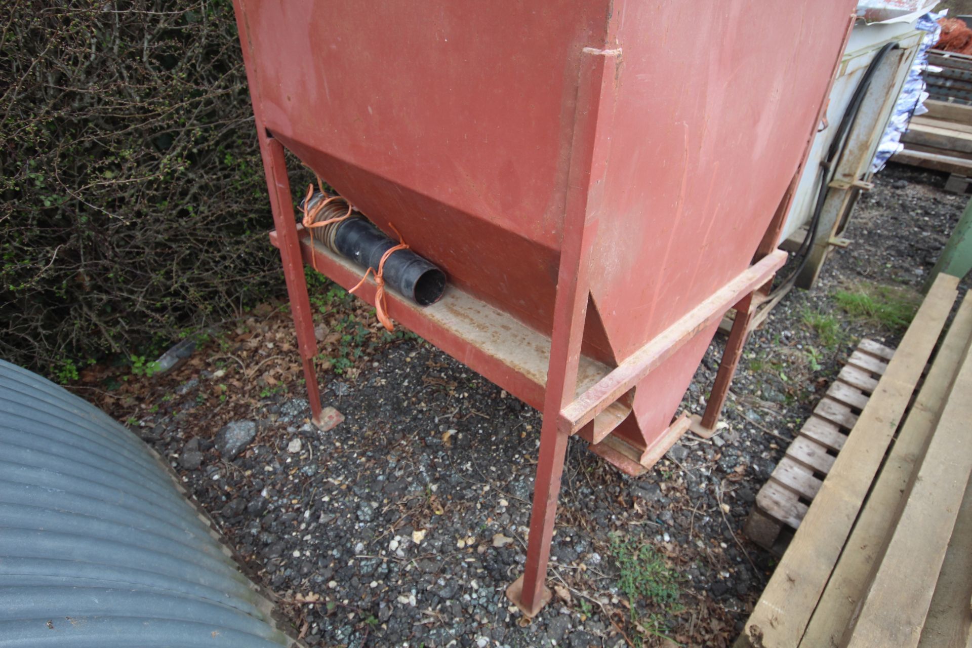 1T pallet tine feed hopper, - Image 2 of 5