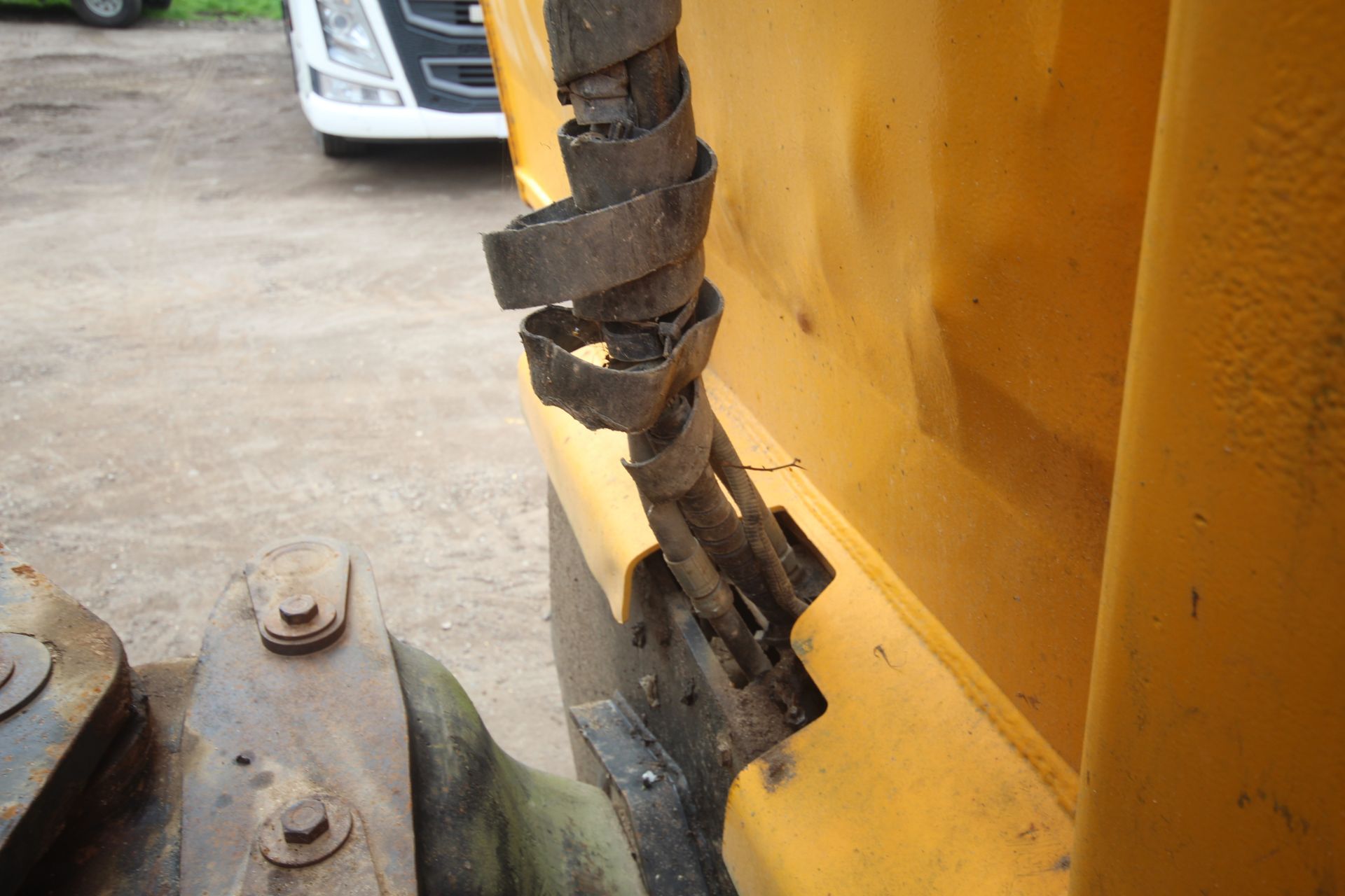 JCB 714 14T 4WD dumper. 2006. 6,088 hours. Serial number SLP714AT6EO830370. Owned from new. Key - Image 20 of 108