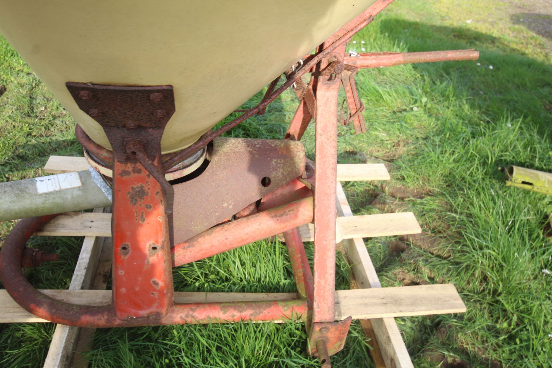 Vicon fertiliser spreader. - Image 9 of 10