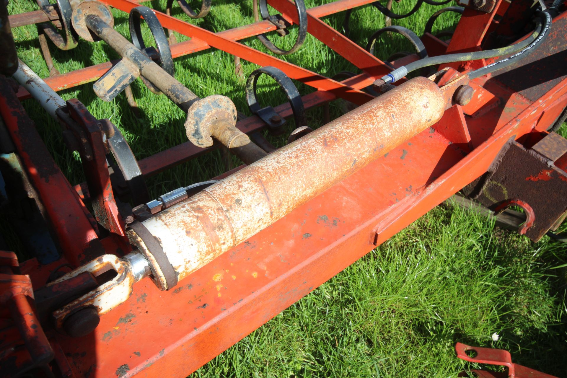 Large set of hydraulic folding spring tines. Owned from new. From a local Deceased estate. - Bild 16 aus 17