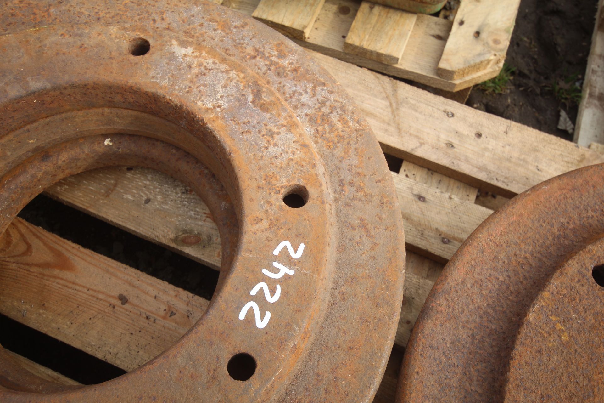 Fordson rear wheel weights: starter and 2x weights. - Image 4 of 5